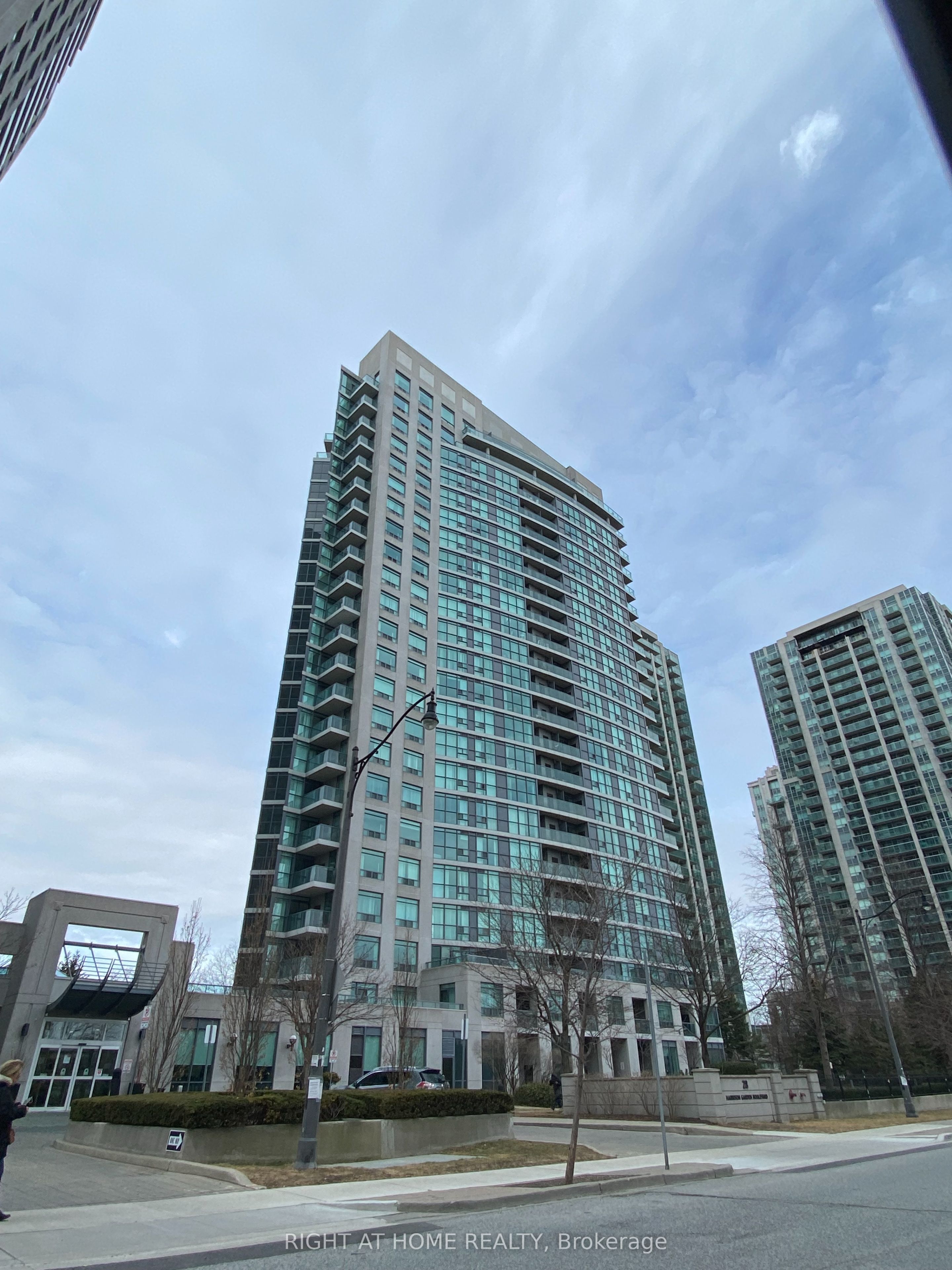28 Harrison Garden Boulevard 1007, Toronto, ON M2N 7B5