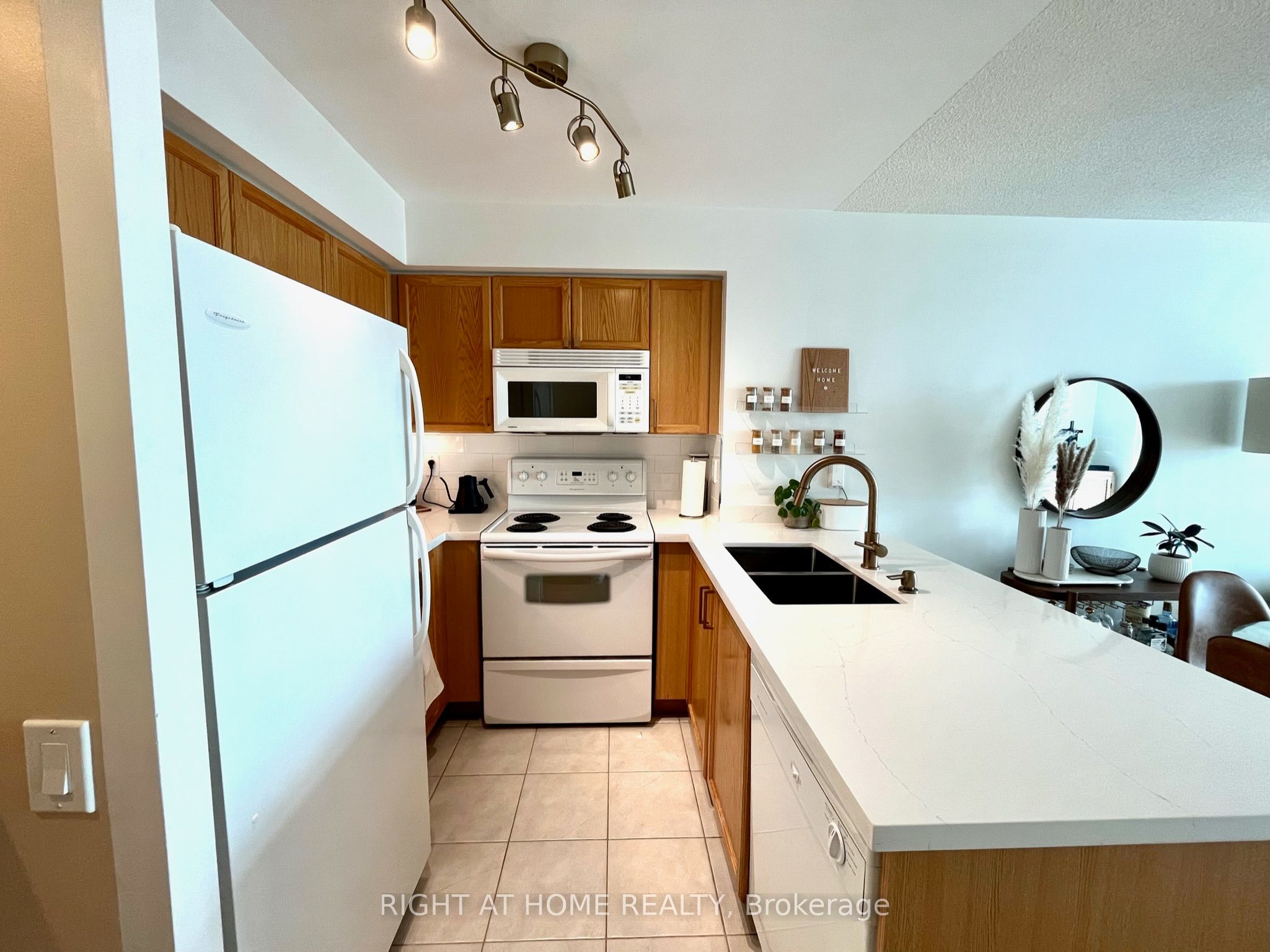 28 Harrison Garden Boulevard 1007, Toronto, ON M2N 7B5 photo 3