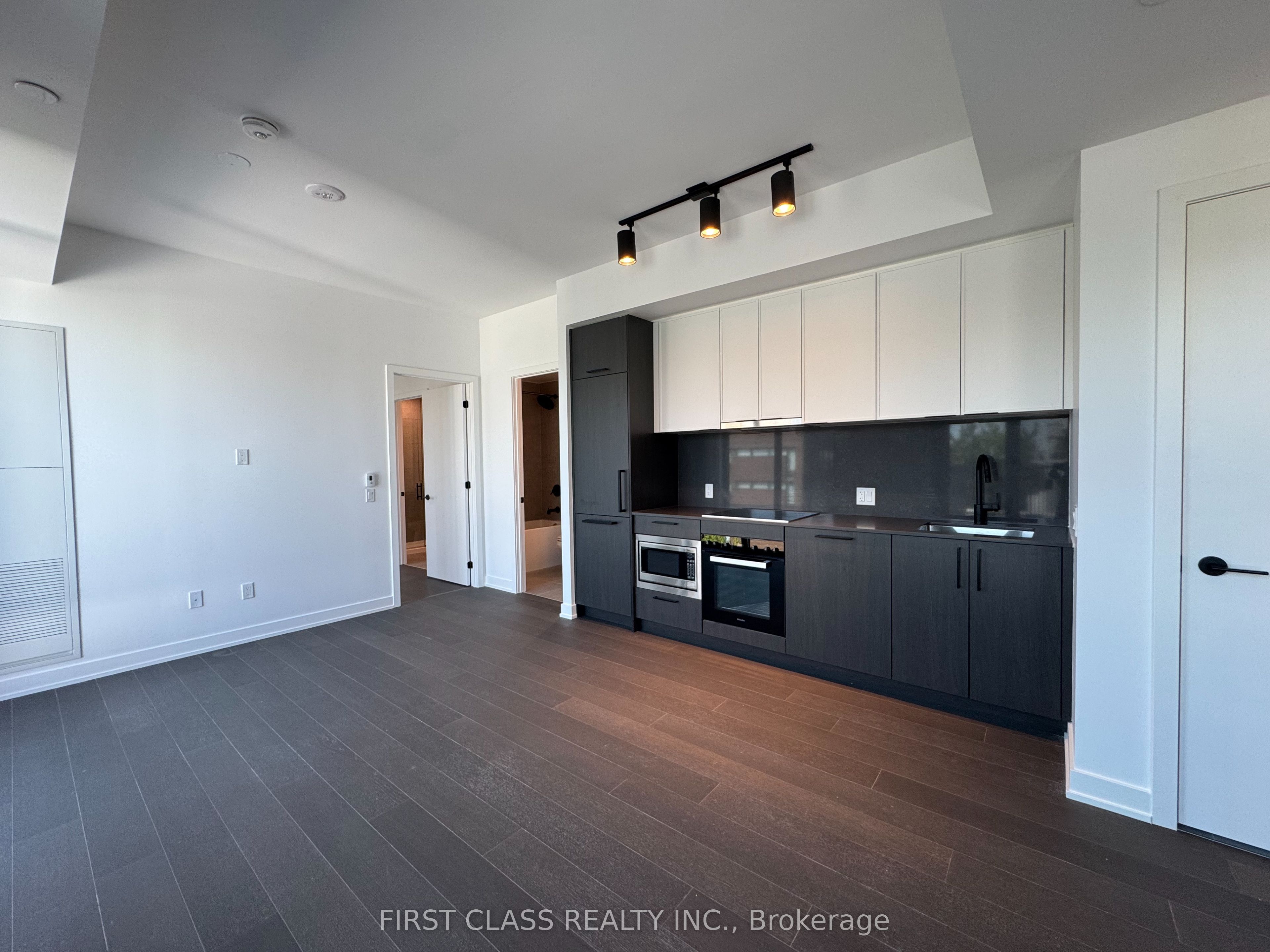91 Montclair Avenue 822, Toronto, ON M5P 0B1 photo 2