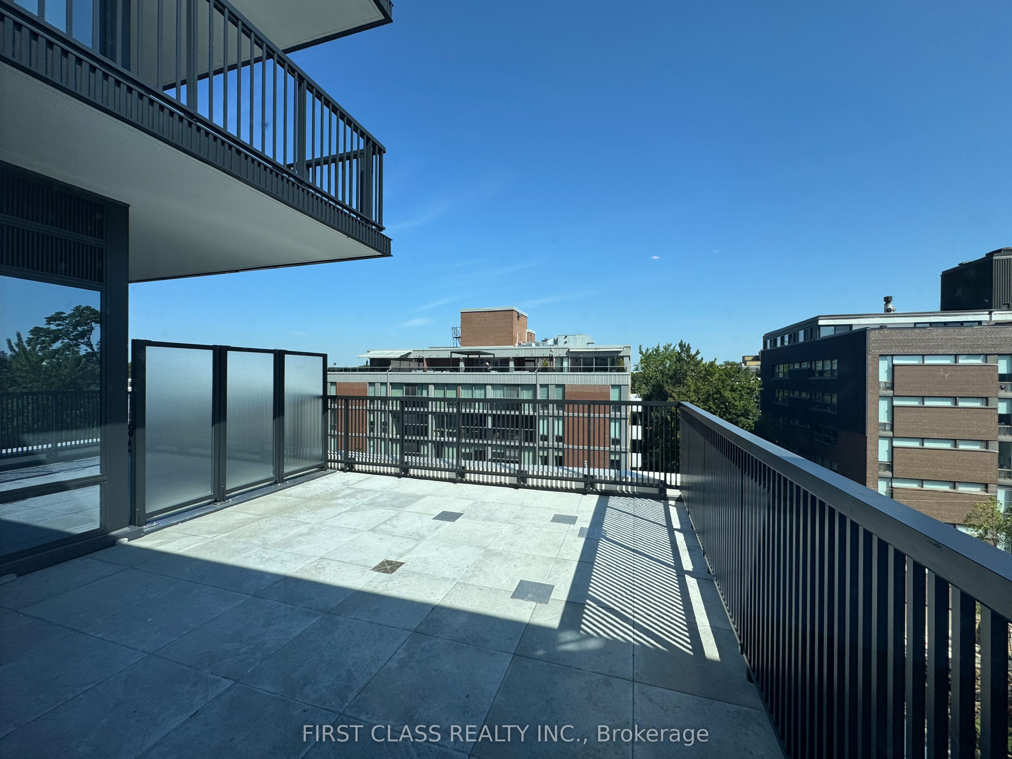 91 Montclair Avenue 822, Toronto, ON M5P 0B1 photo 3