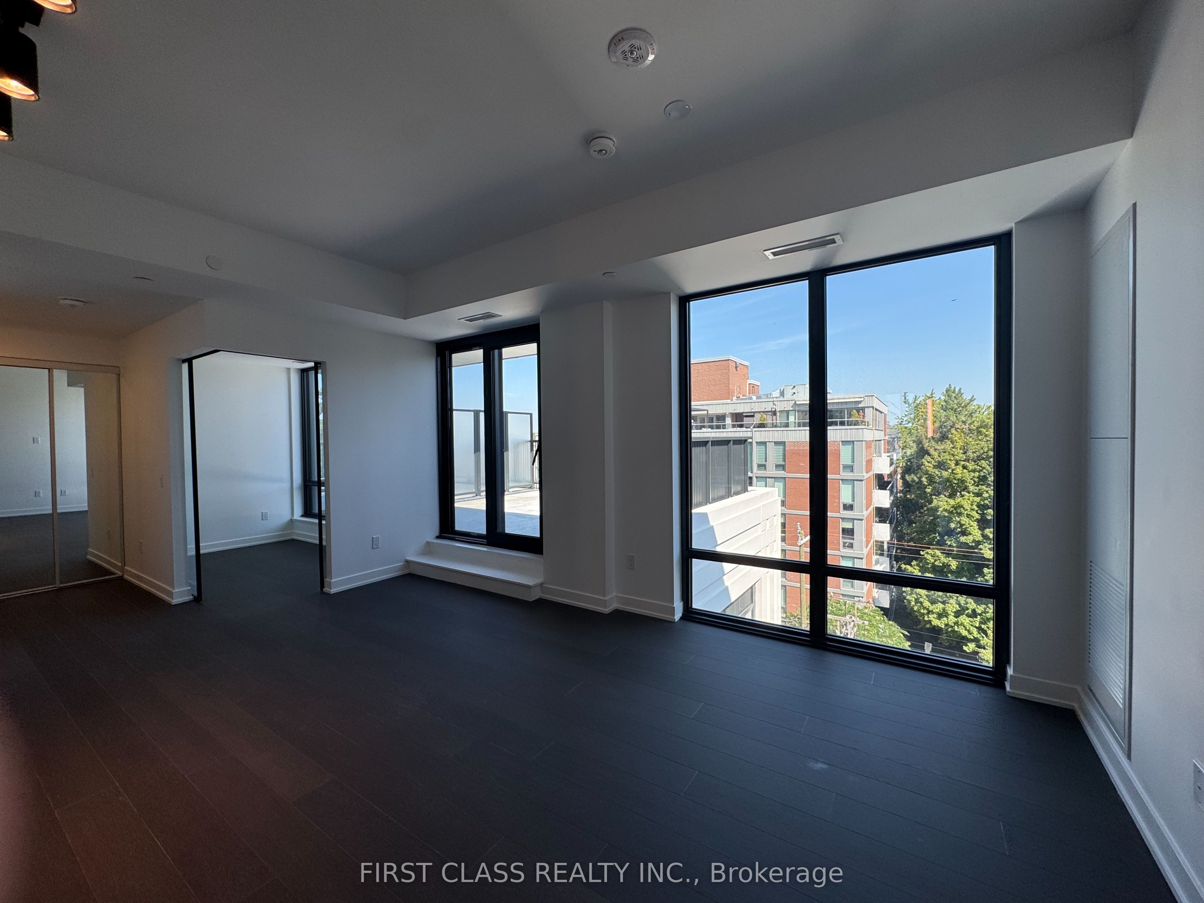 91 Montclair Avenue 822, Toronto, ON M5P 0B1 photo 4