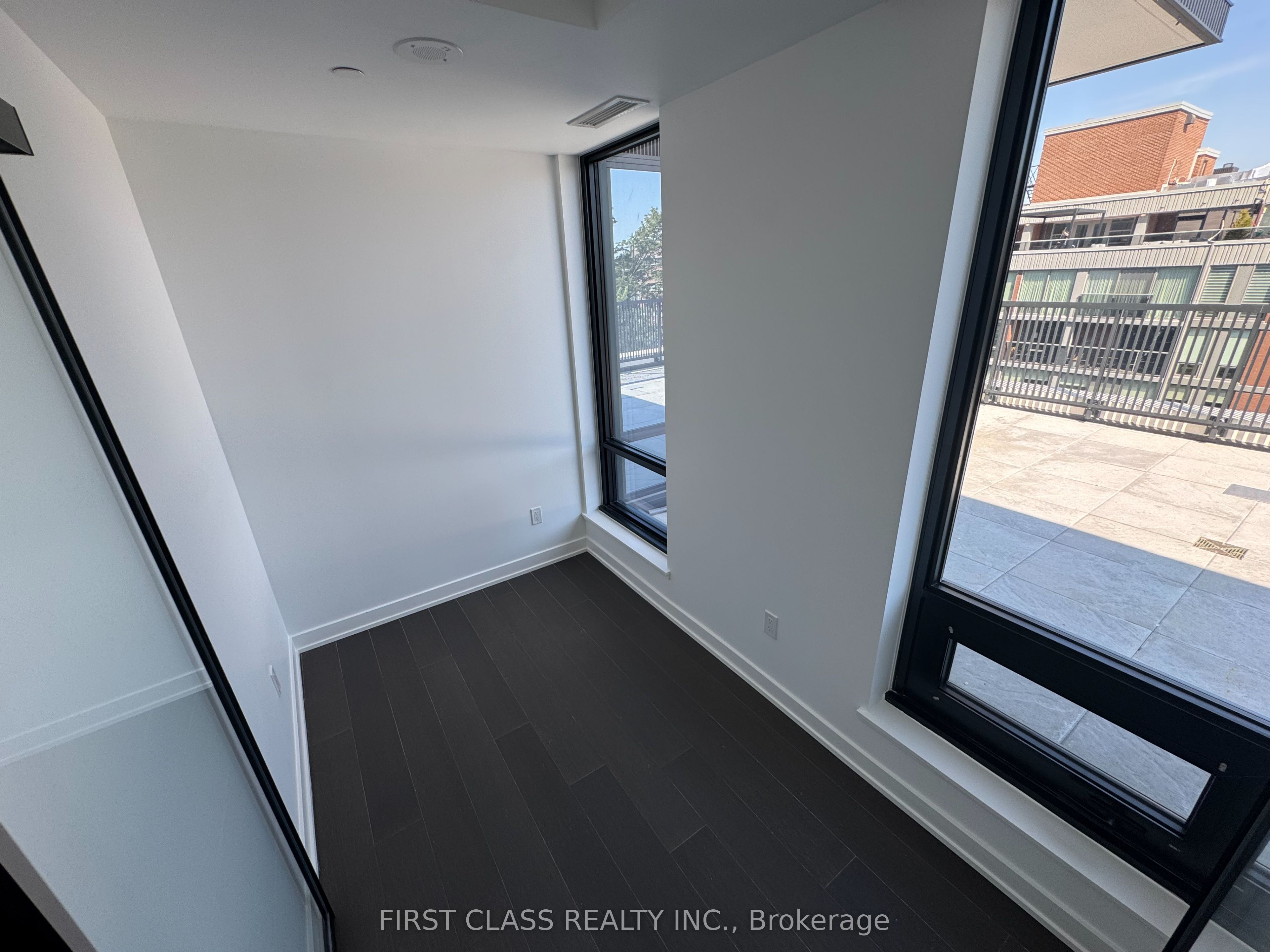 91 Montclair Avenue 822, Toronto, ON M5P 0B1 photo 5