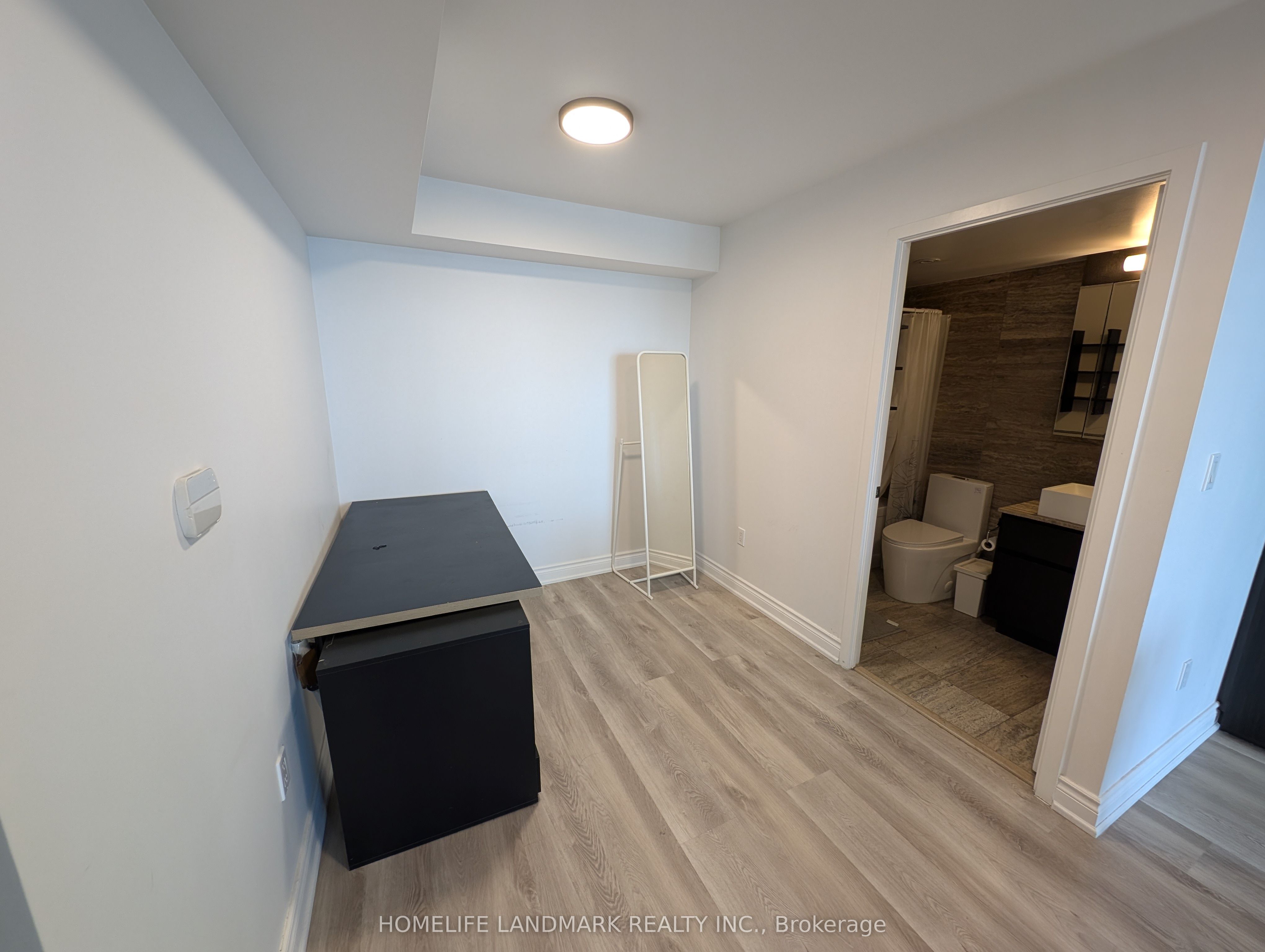 15 Iceboat Terrace 2708, Toronto, ON M5V 4A5 photo 3