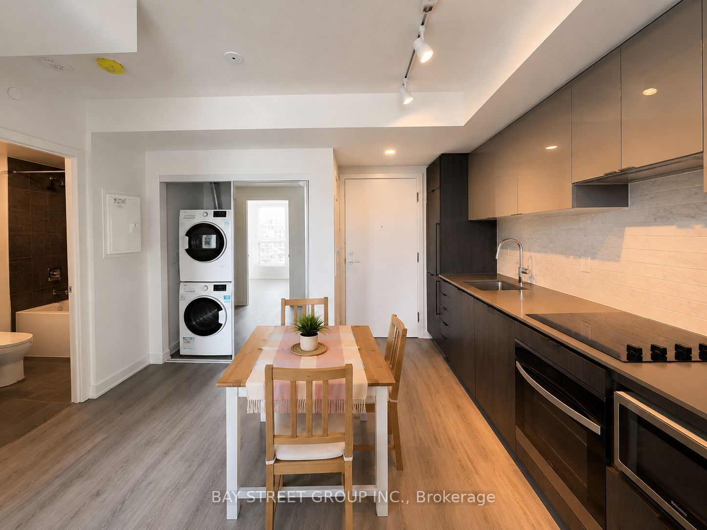252 Church Street #2017, Toronto, ON M5B 0E6