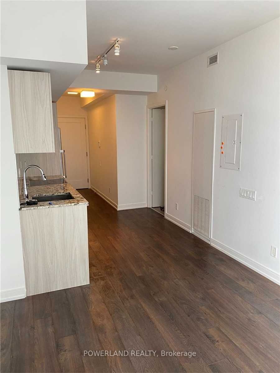 28 Wellesley Street E 2305, Toronto, ON M4Y 1G3 photo 3
