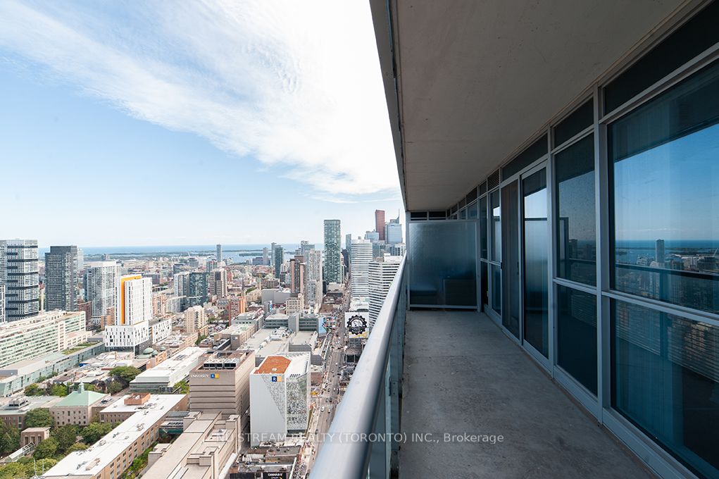 386 Yonge Street 4504, Toronto, ON M5B 0A5 photo 3