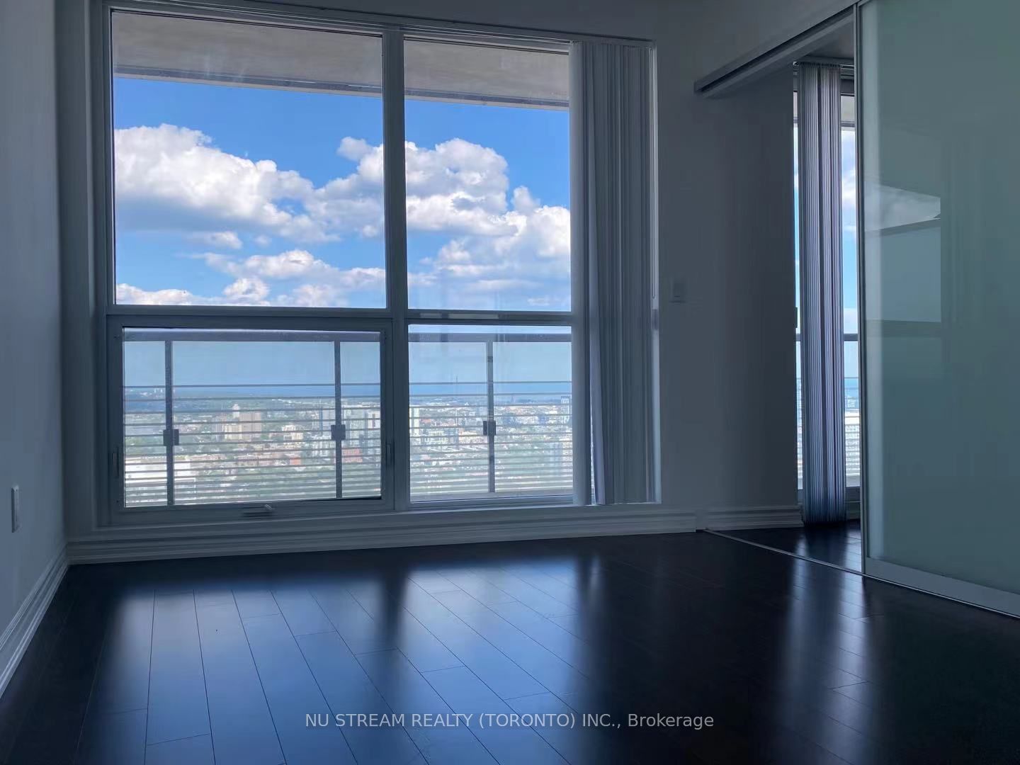 386 Yonge Street 4504, Toronto, ON M5B 0A5 photo 5