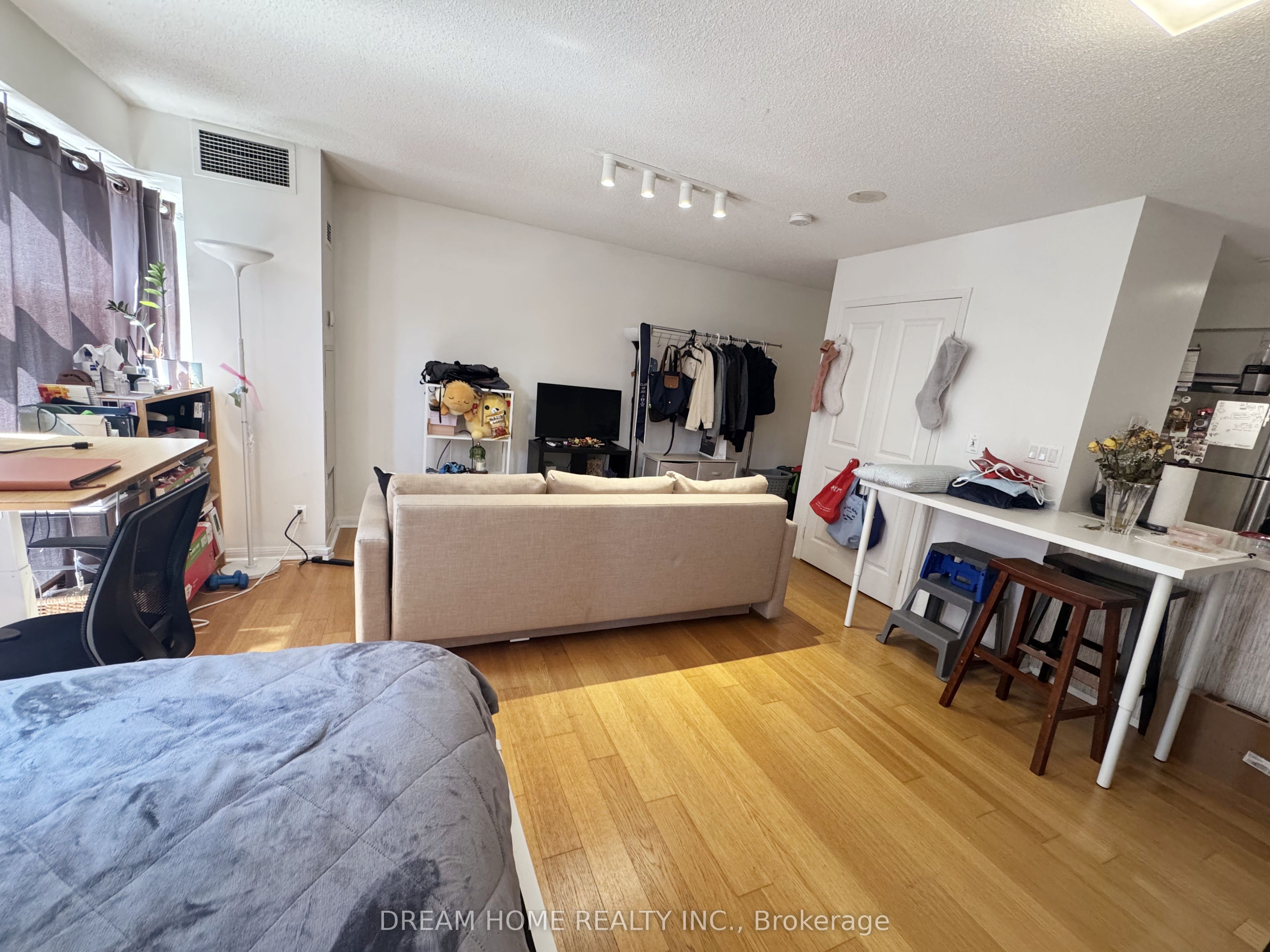 11 St Joseph Street #912, Toronto, ON M4Y 1J8 photo 3