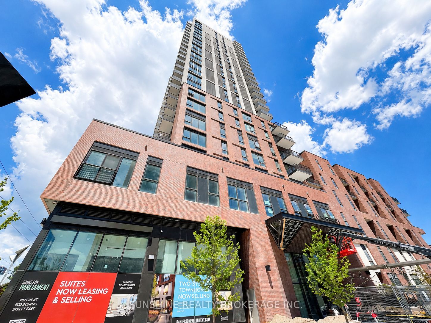 10 Oak Street 609, Toronto, ON M5A 0Z1