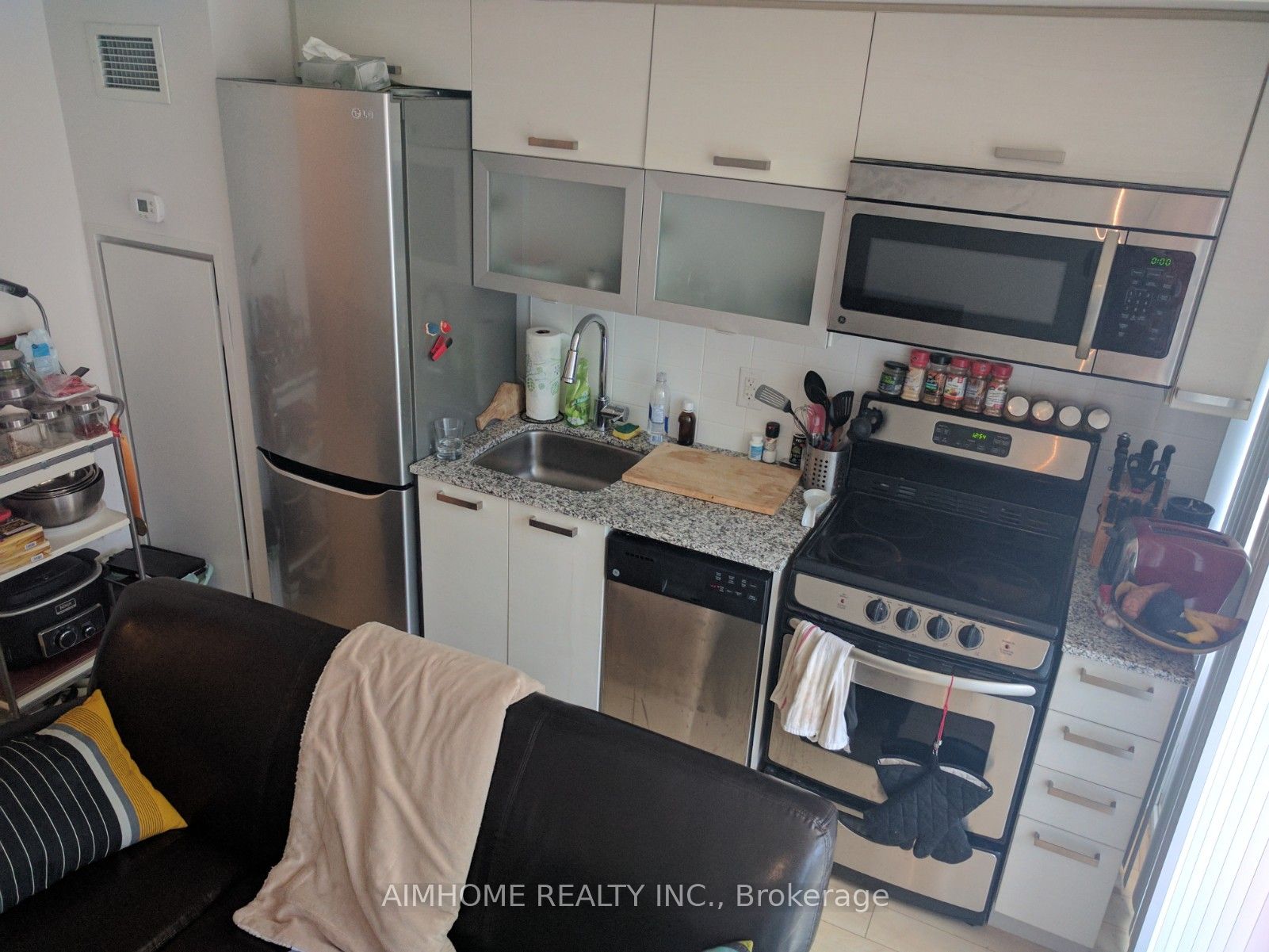 36 Lisgar Street 732, Toronto, ON M6J 0C7 photo 4