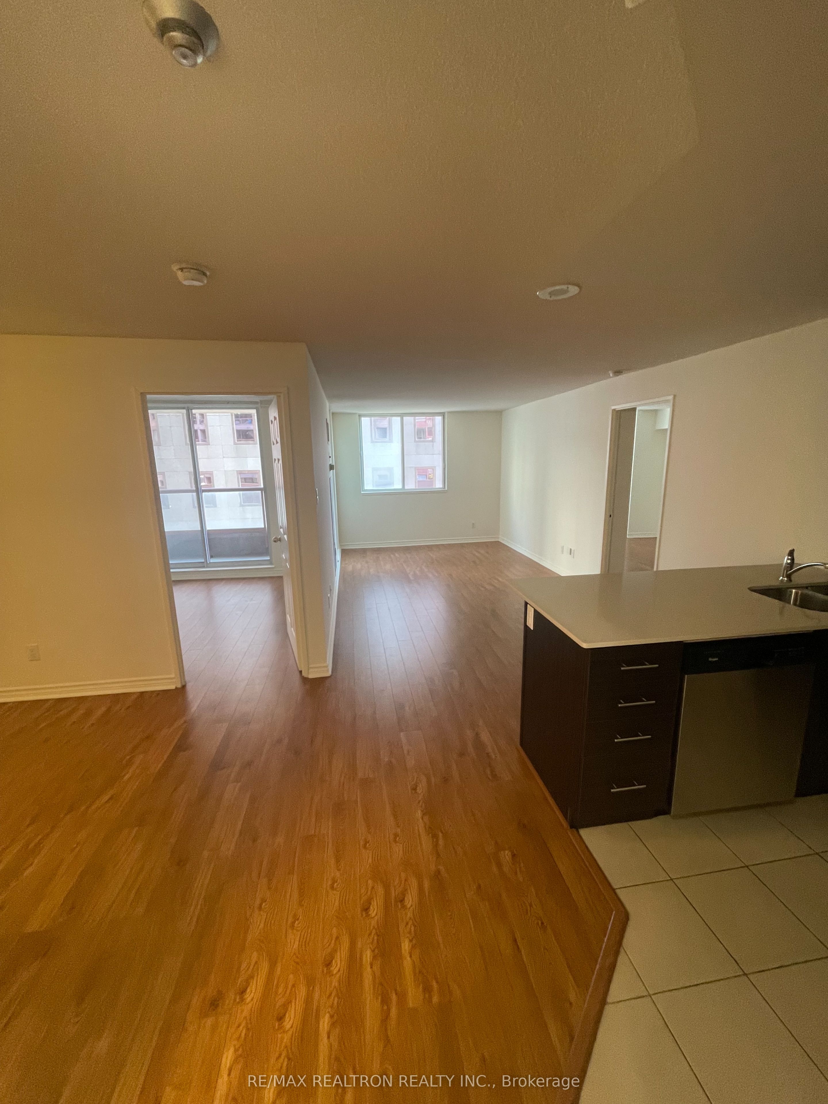 736 Bay Street 1003, Toronto, ON M5G 2M4 photo 2