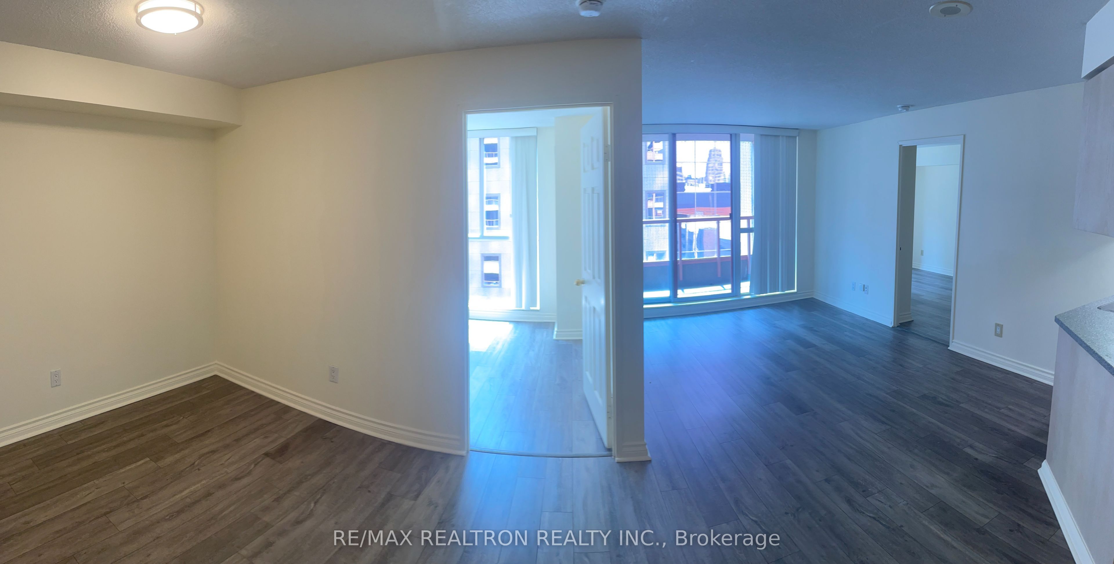736 Bay Street 1003, Toronto, ON M5G 2M4 photo 3