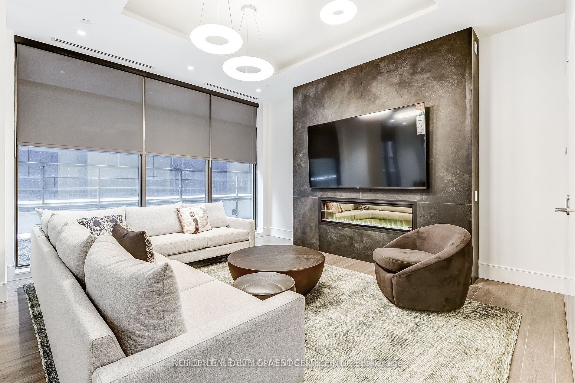 28 Widmer Street SPH25, Toronto, ON M5V 0T2 photo 3