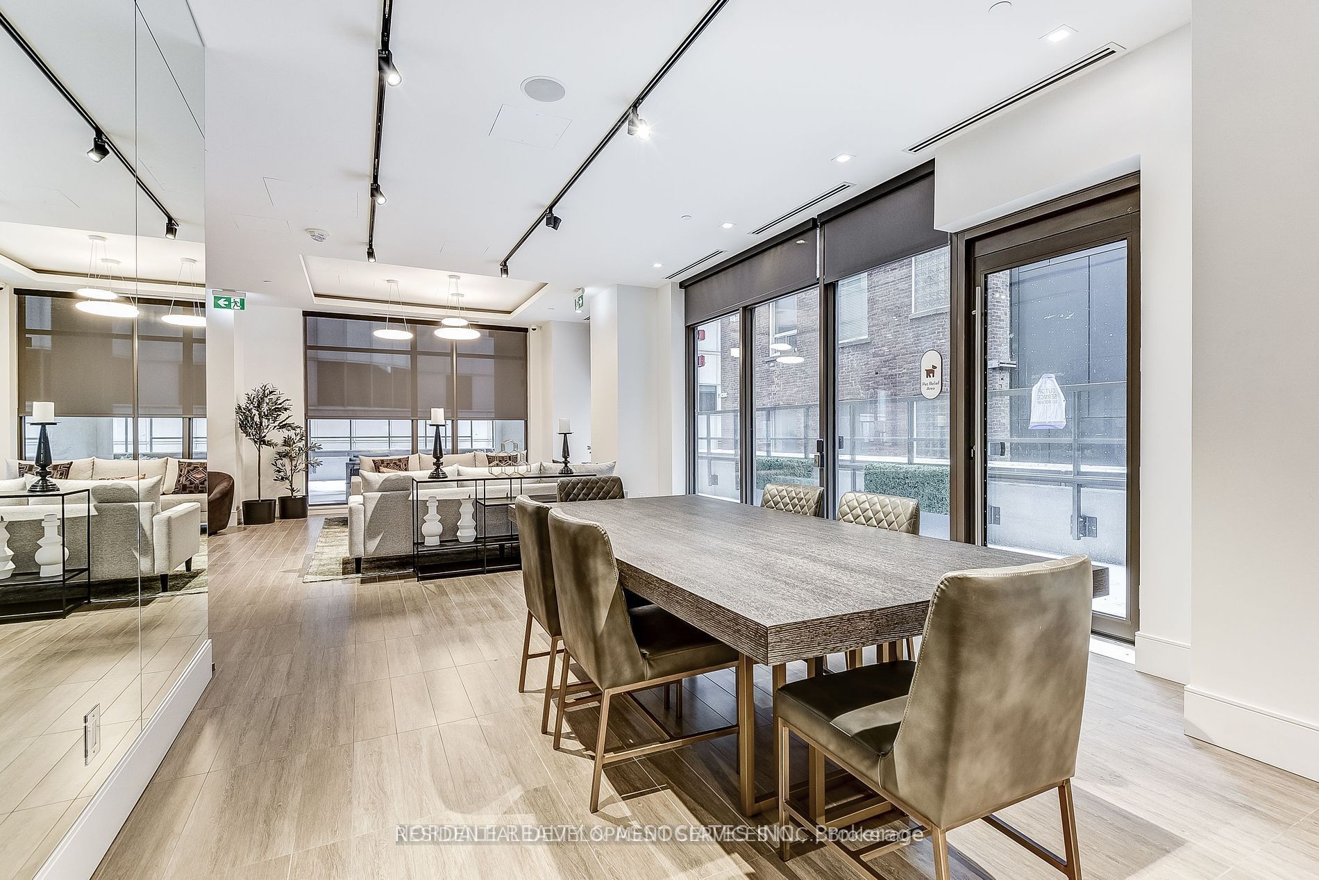 28 Widmer Street SPH25, Toronto, ON M5V 0T2 photo 4