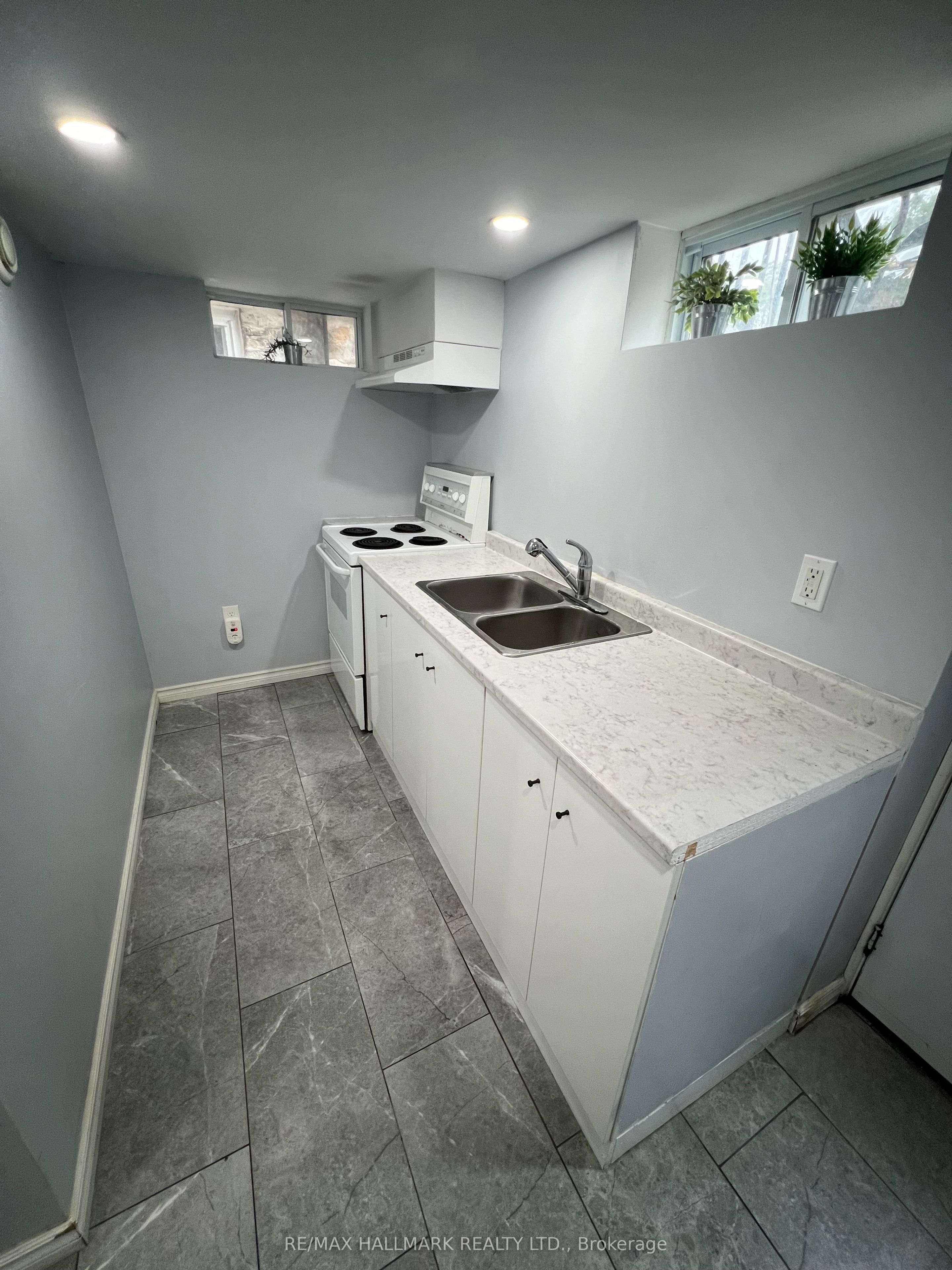 102 Barton Avenue #Basement, Toronto, ON M6G 1P6 photo 2