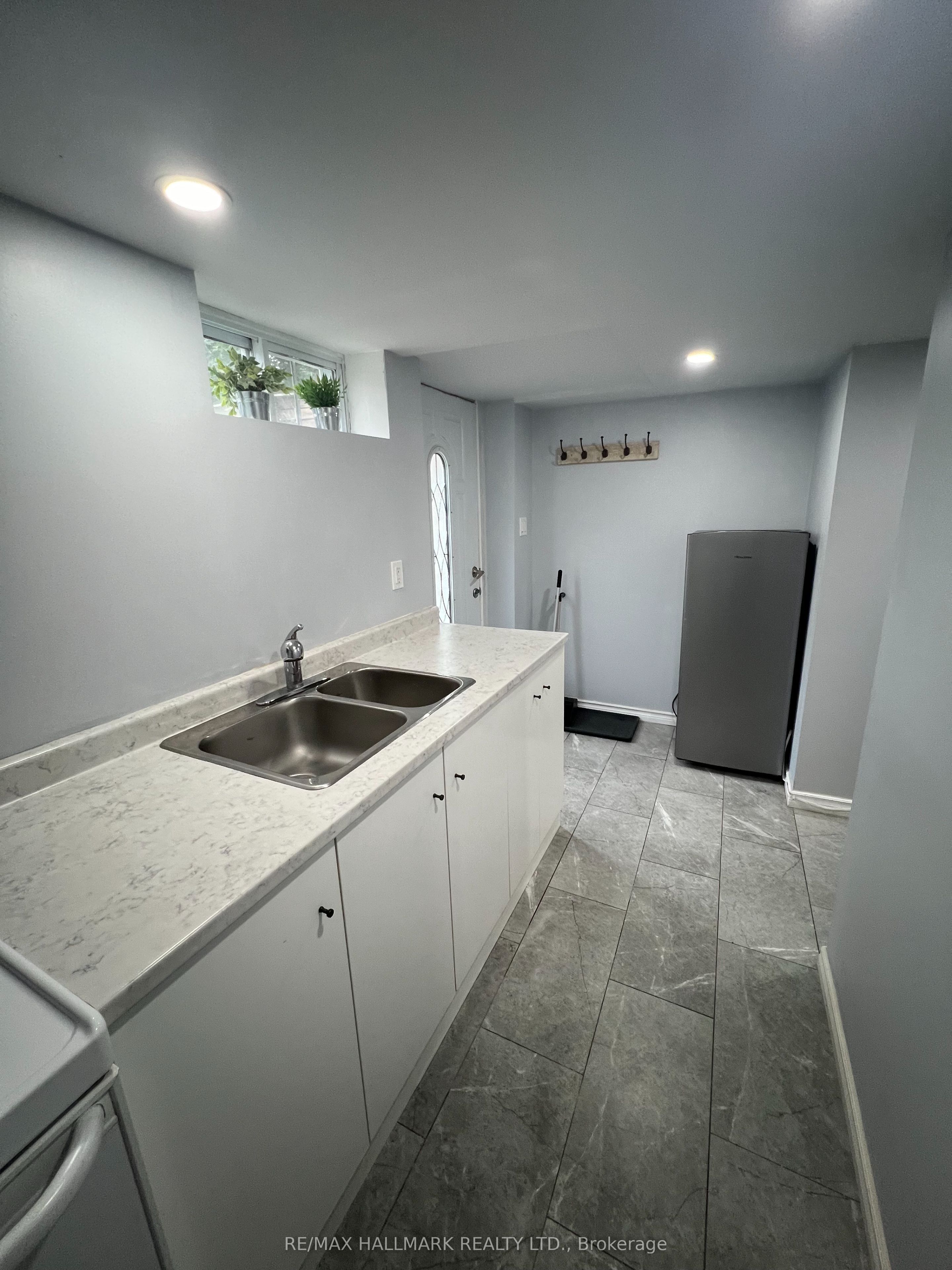 102 Barton Avenue #Basement, Toronto, ON M6G 1P6 photo 3