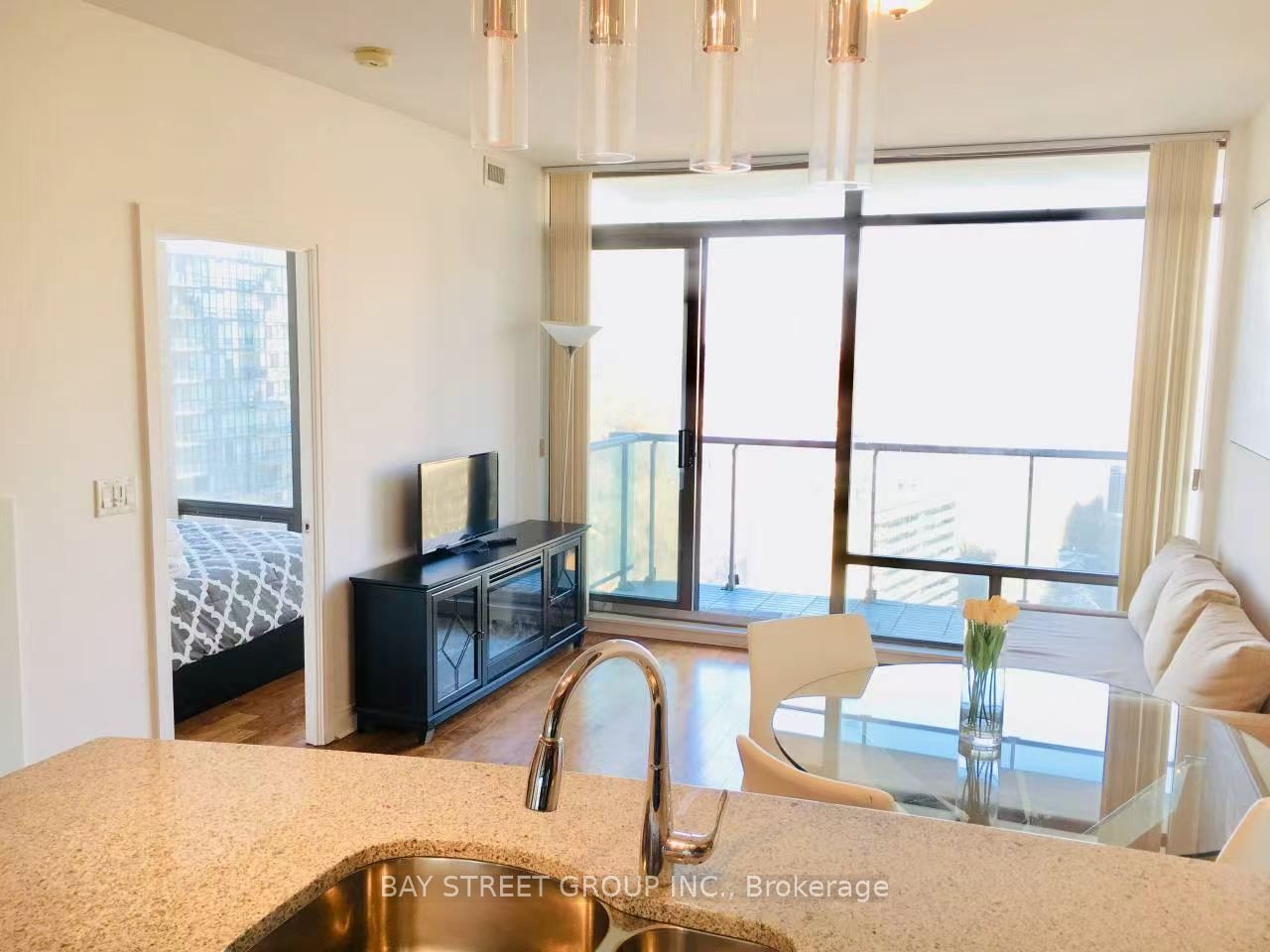 18 Yorkville Avenue 2301, Toronto, ON M4W 3Y8 photo 2
