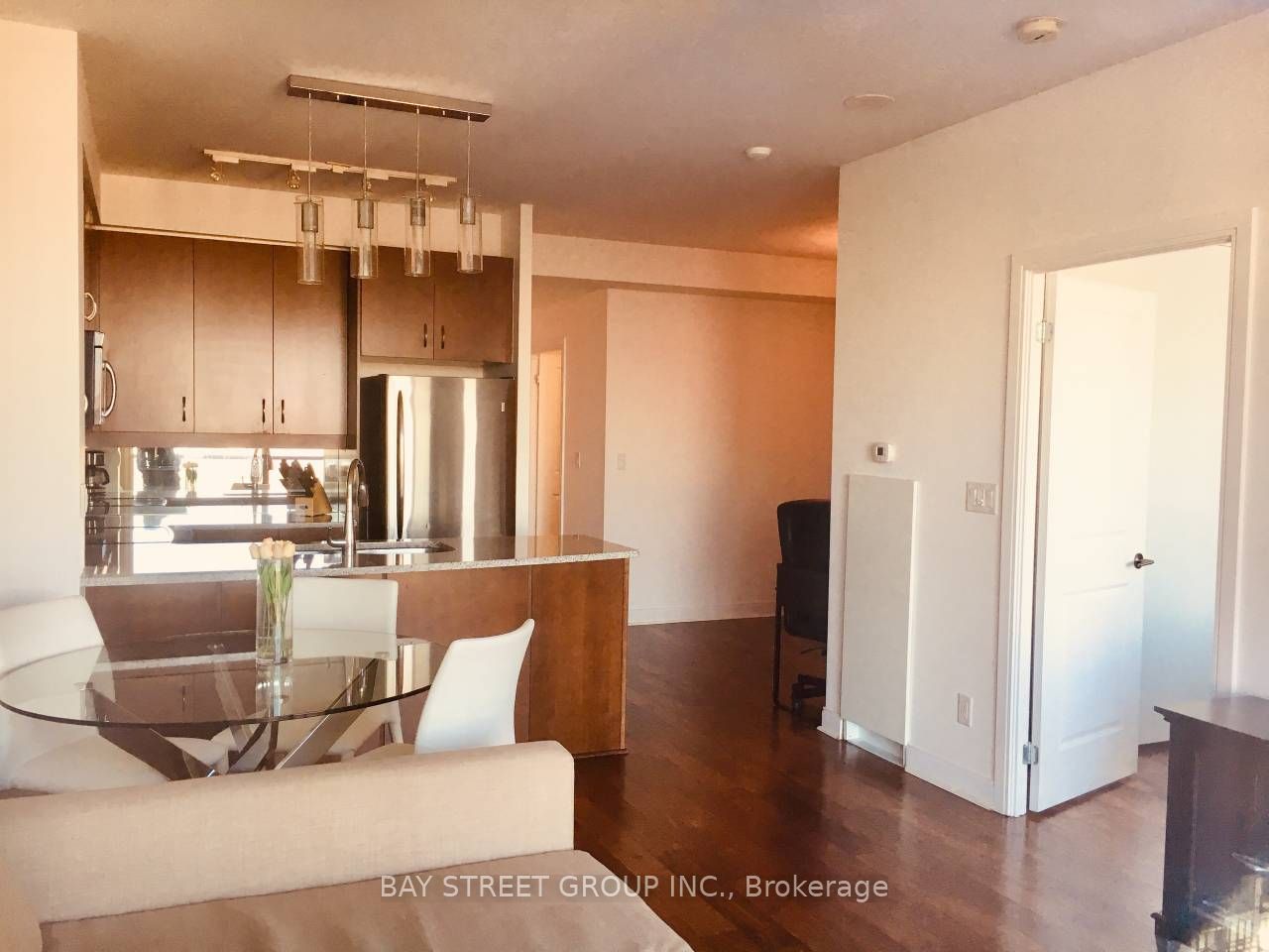 18 Yorkville Avenue 2301, Toronto, ON M4W 3Y8 photo 3