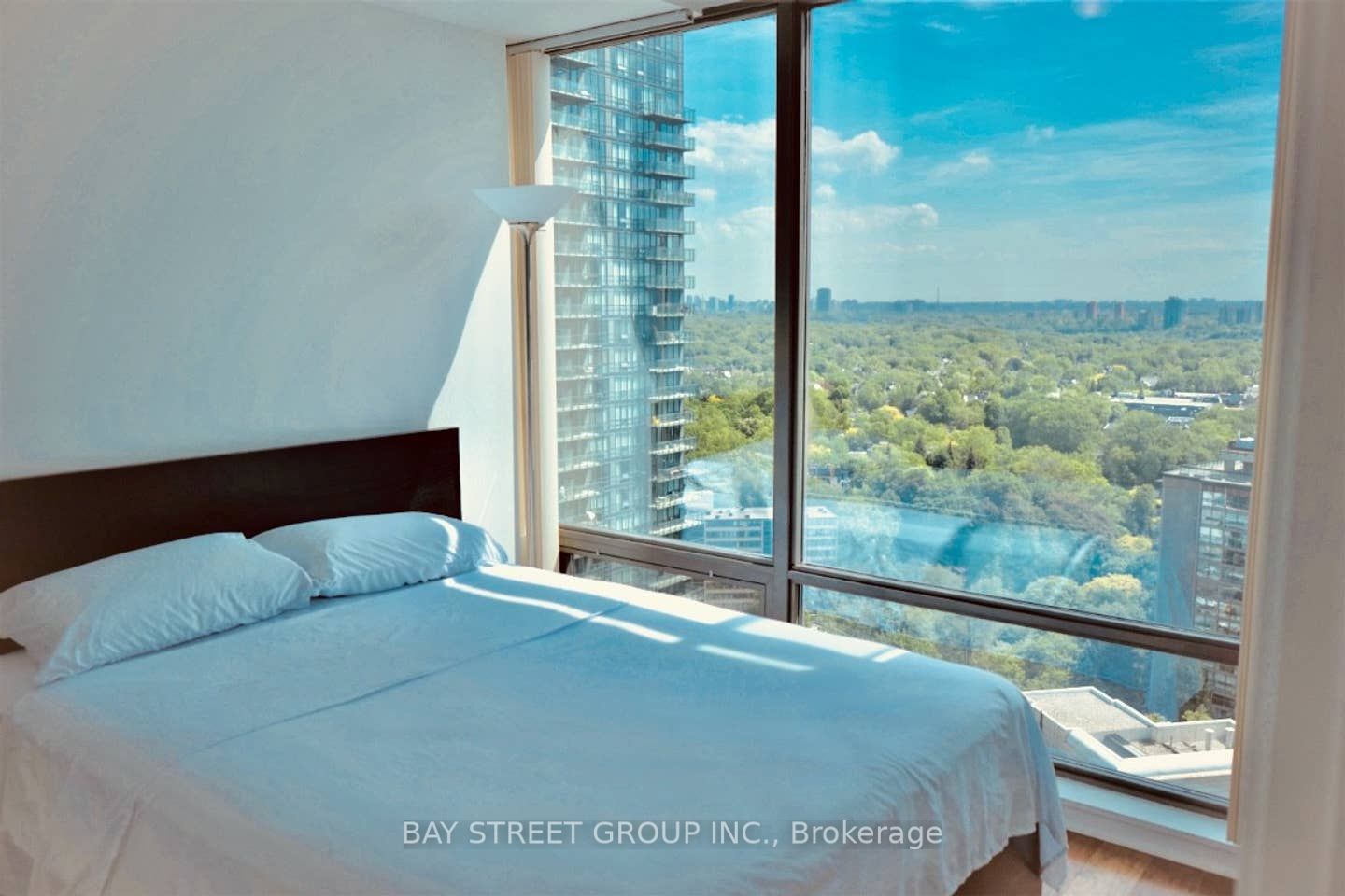 18 Yorkville Avenue 2301, Toronto, ON M4W 3Y8 photo 4