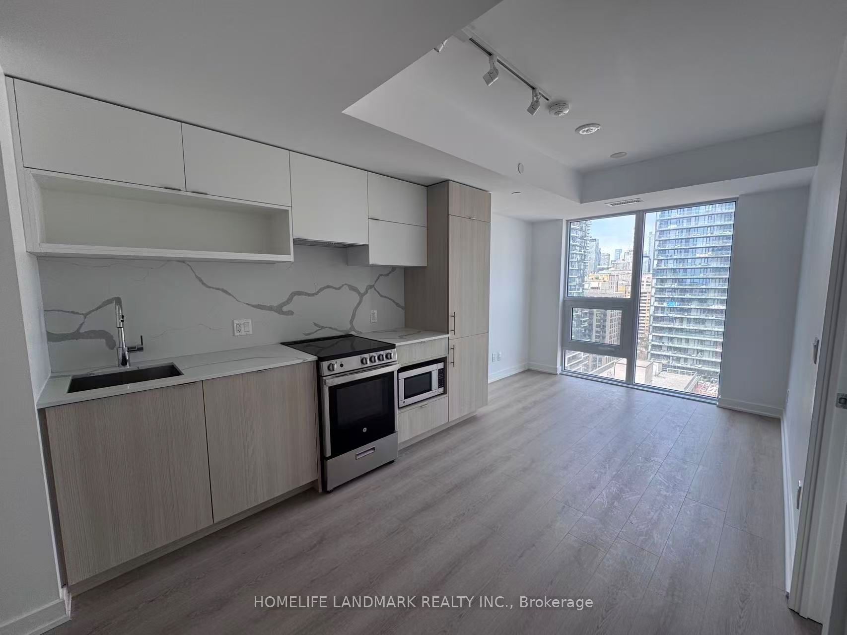 100 Queen Street 3211, Toronto, ON M5C 0B5 photo 5