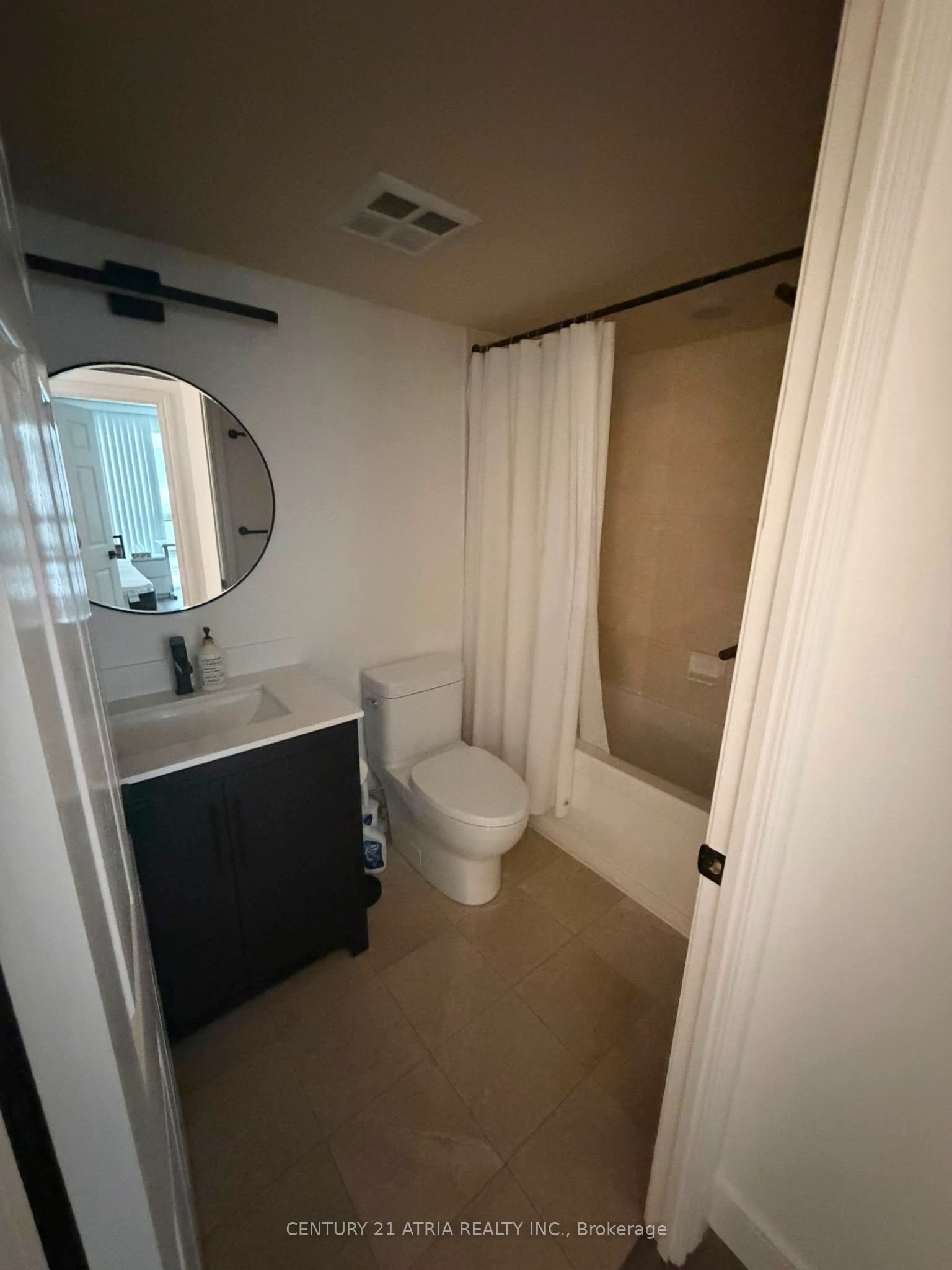 761 Bay Street 1007, Toronto, ON M5G 2R2 photo 3
