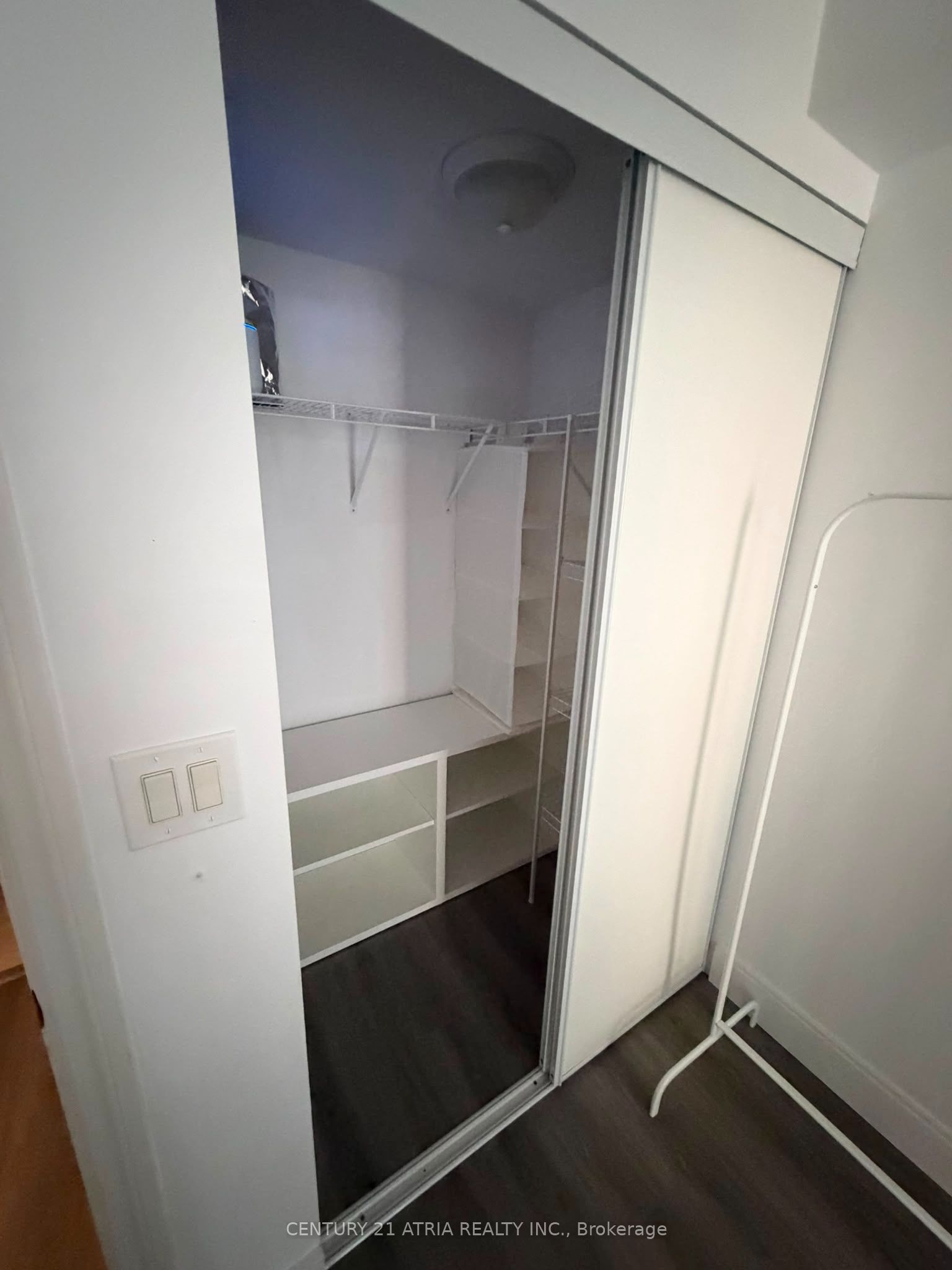 761 Bay Street 1007, Toronto, ON M5G 2R2 photo 4