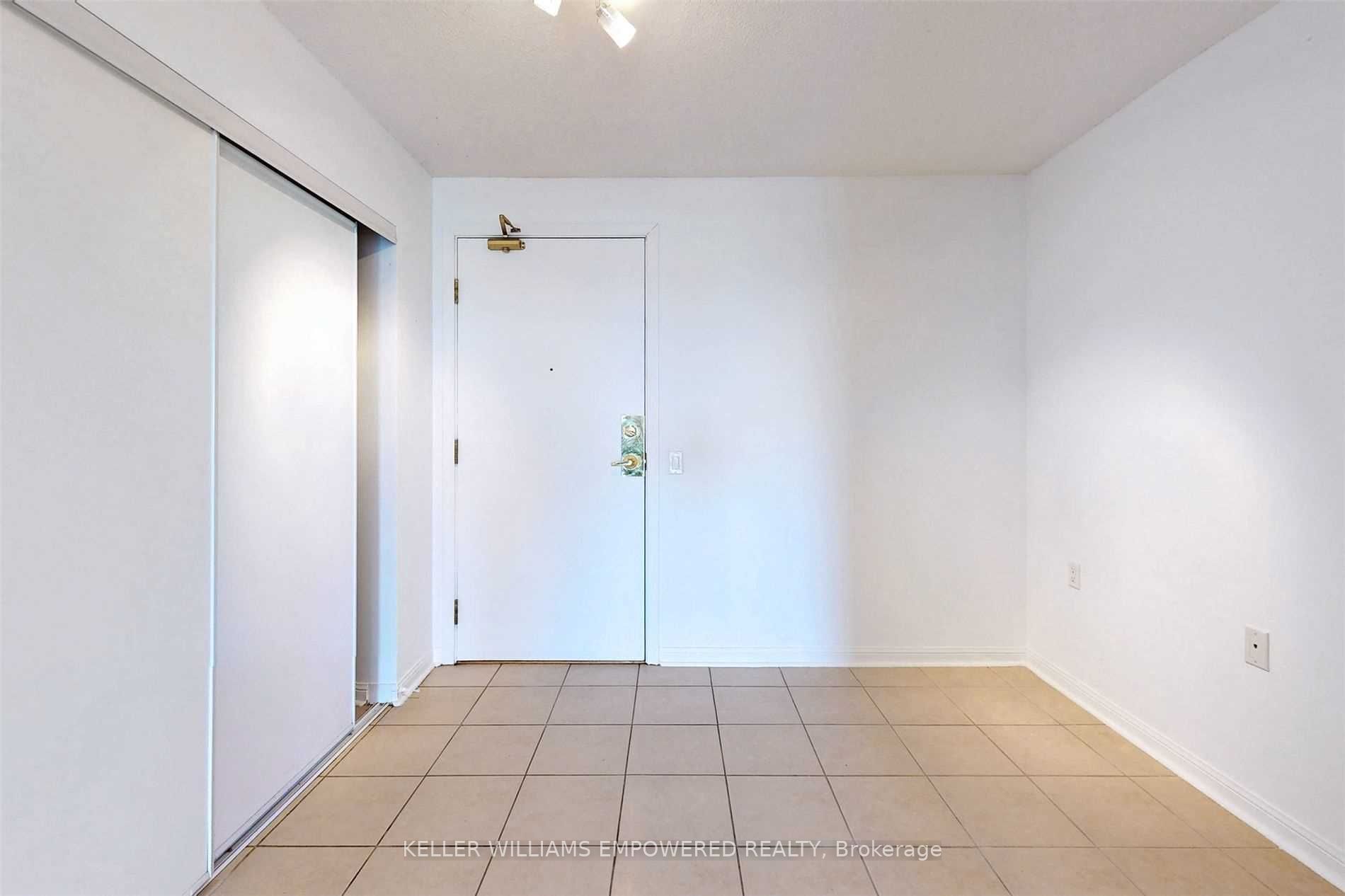 650 Lawrence Avenue W 915, Toronto, ON M6A 3E8 photo 5