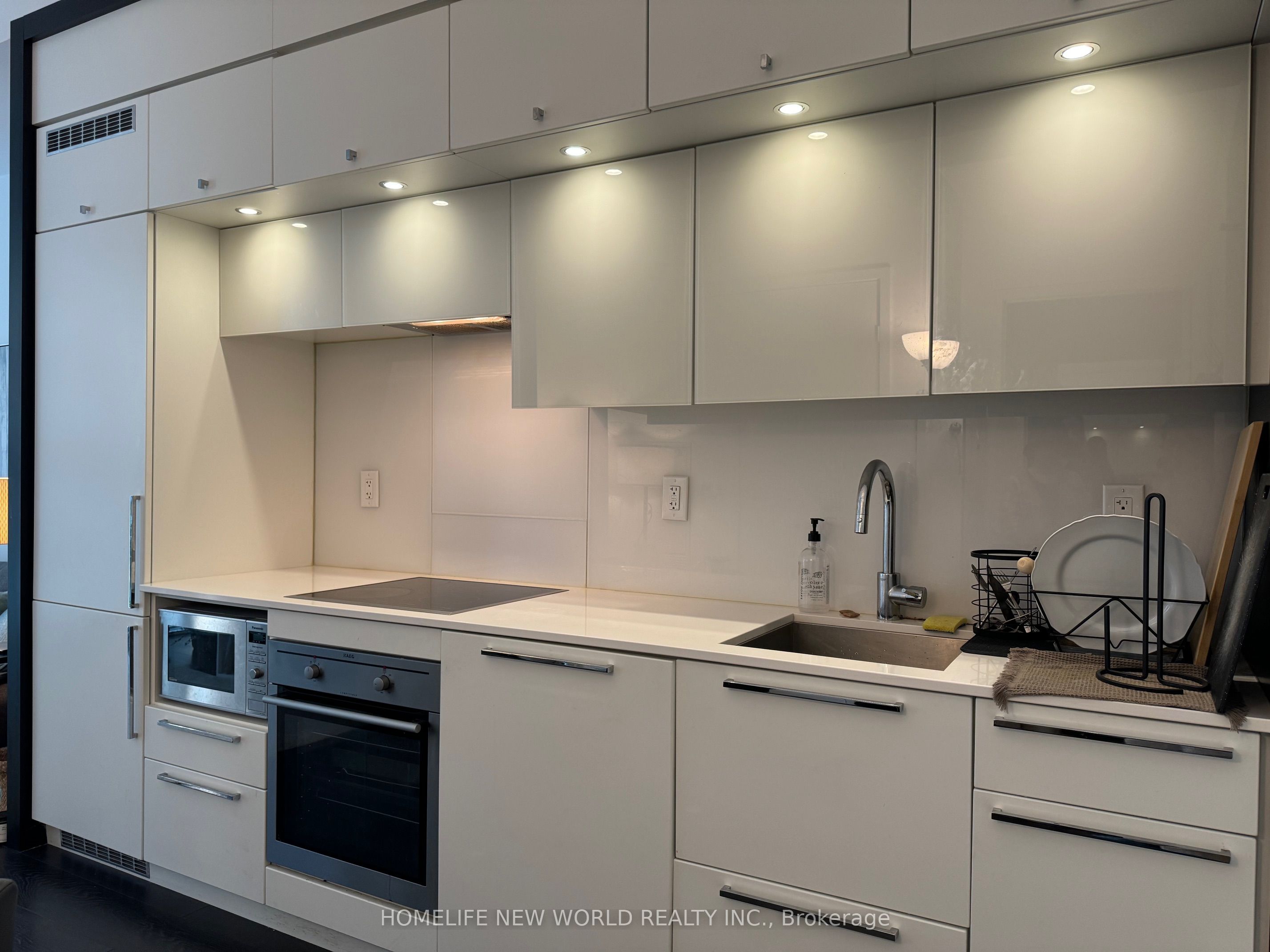 15 Grenville Street 408, Toronto, ON M4Y 0B9 photo 5