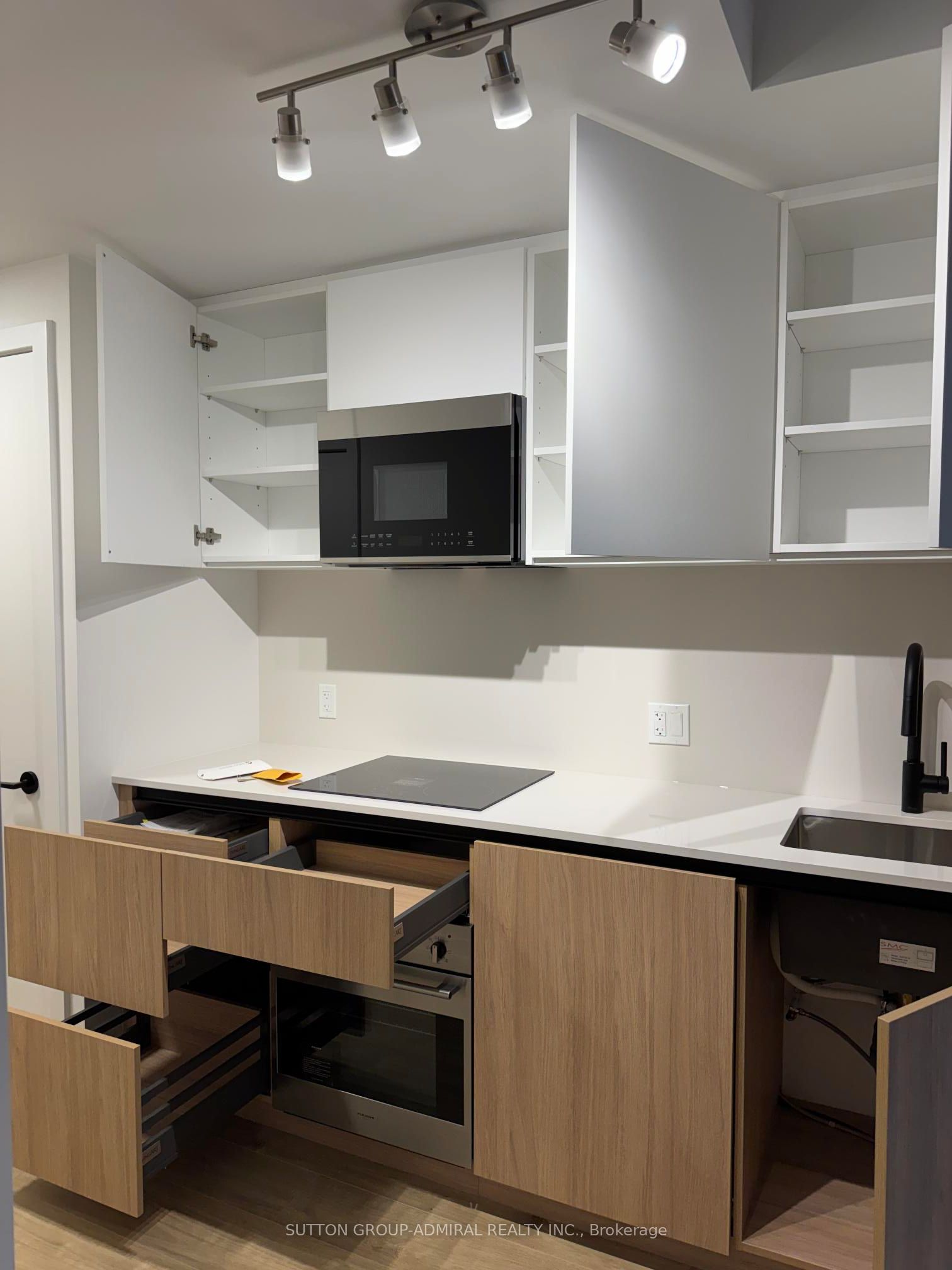 35 Parliament Street 412, Toronto, ON M5A 2Y2 photo 5