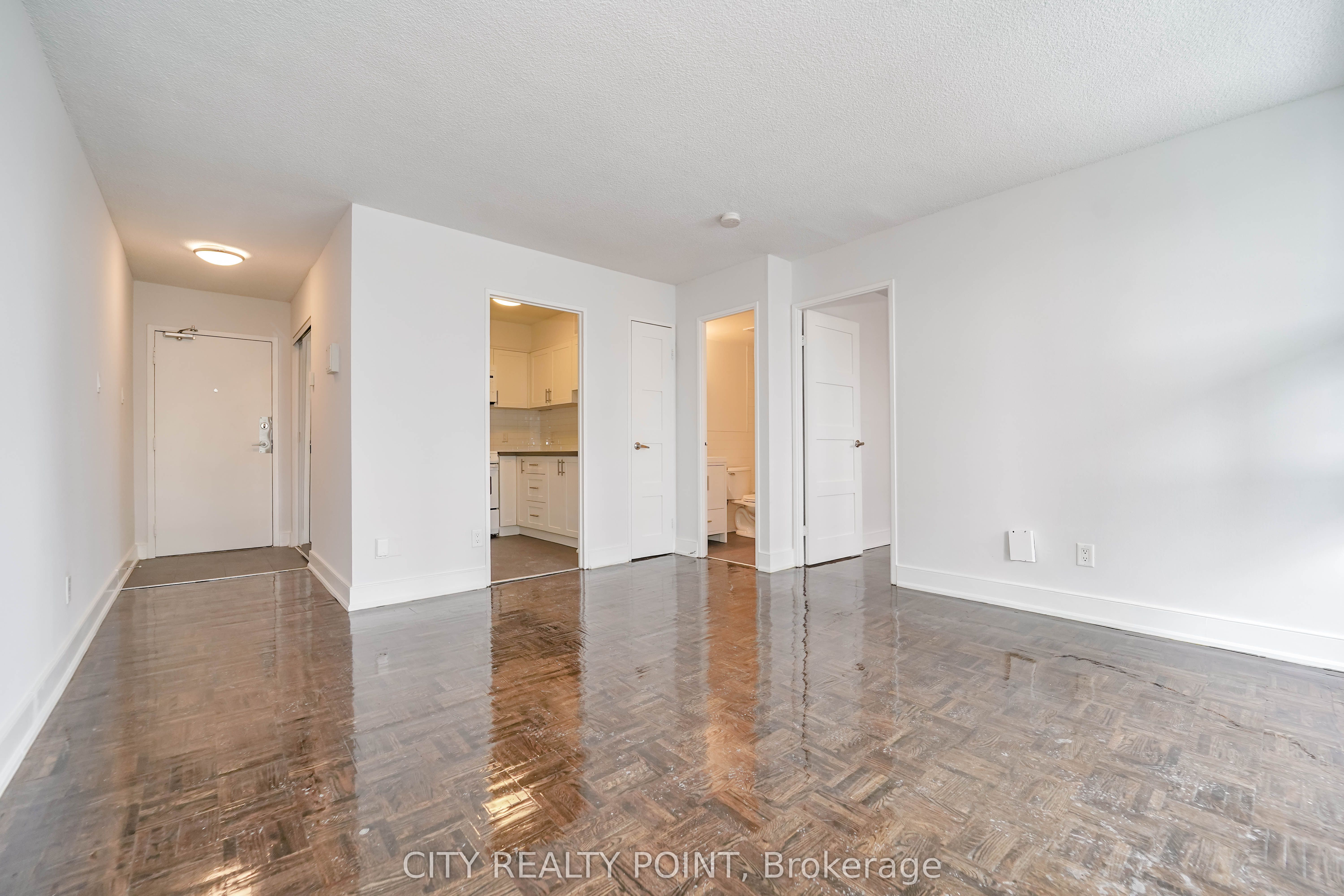 33 Isabella Street 1610, Toronto, ON M4Y 2P7 photo 2