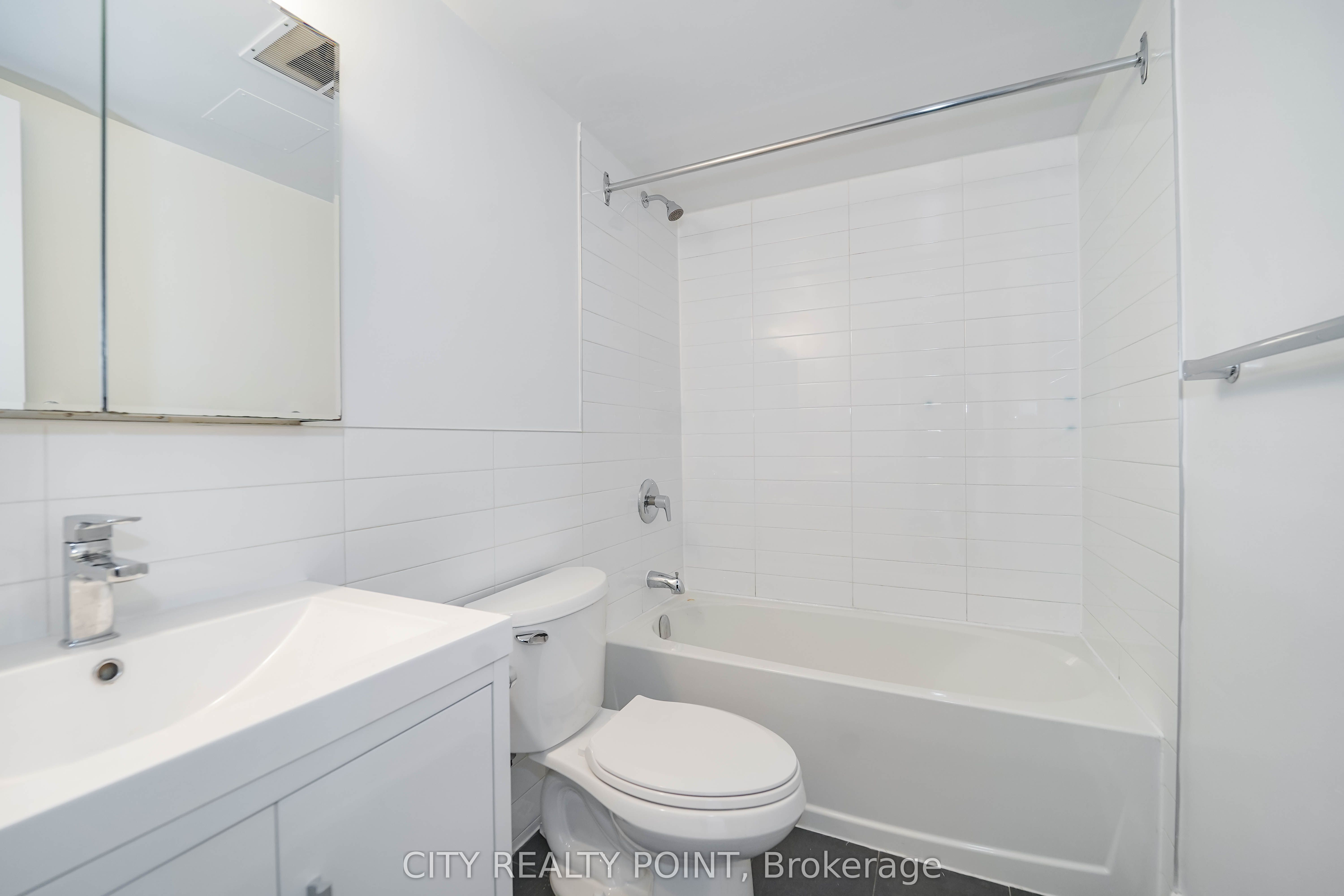 33 Isabella Street 1610, Toronto, ON M4Y 2P7 photo 4