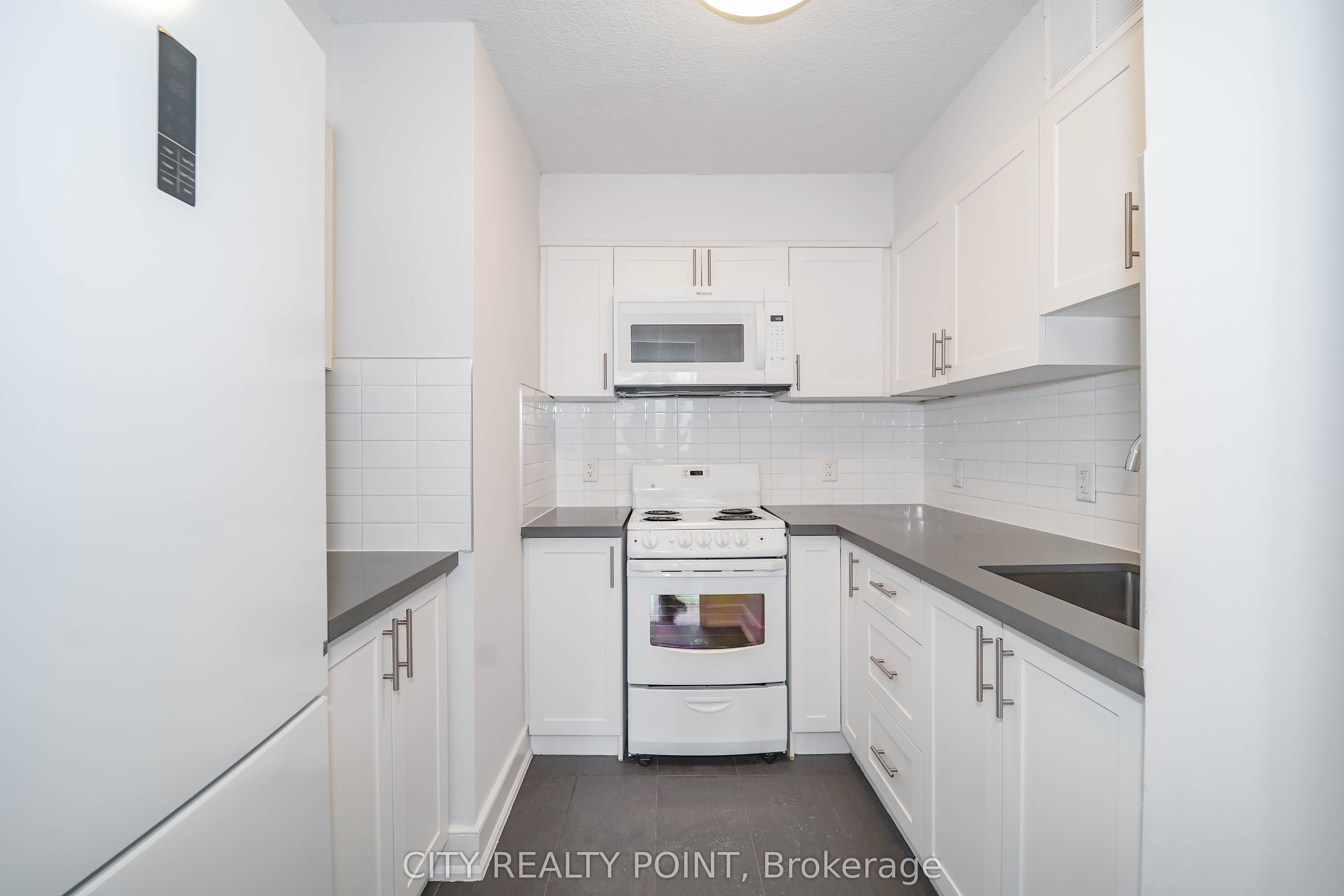 33 Isabella Street 1610, Toronto, ON M4Y 2P7 photo 5