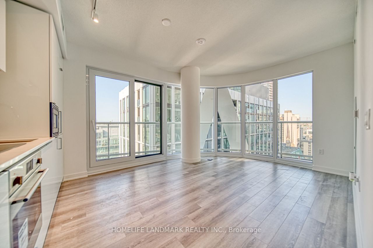 230 Simcoe Street 1919, Toronto, ON M5T 0G7 photo 5