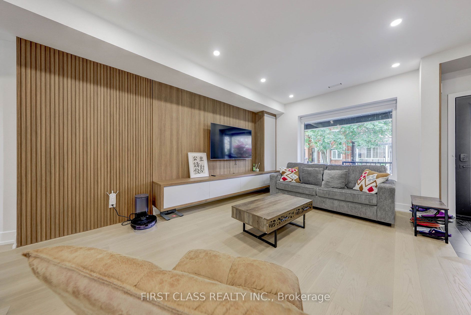 431 Roxton Road Main, Toronto, ON M6G 3R5 photo 3