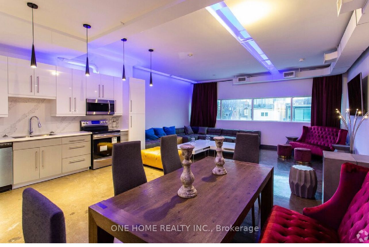 405 Dundas Street W 202, Toronto, ON M5T 1G6 photo 4