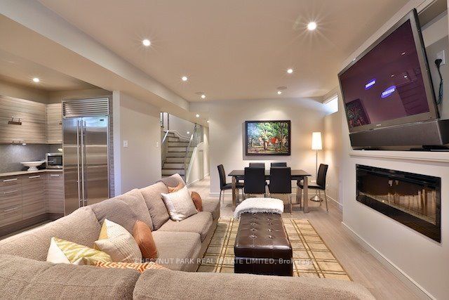 17 Kilbarry Road, Toronto, ON M5P 1K4 photo 3