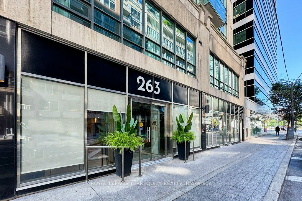 263 Wellington Street W 903, Toronto, ON M5V 3E6