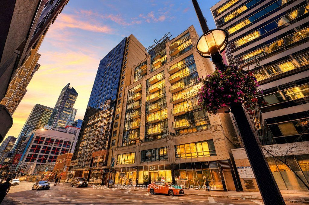 263 Wellington Street W 903, Toronto, ON M5V 3E6 photo 2