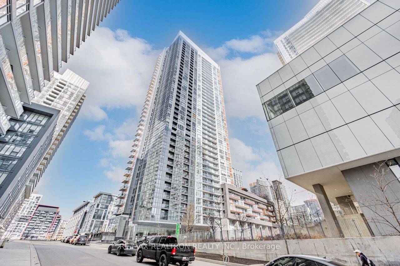 85 Queens Wharf Road 1211, Toronto, ON M5V 0J9