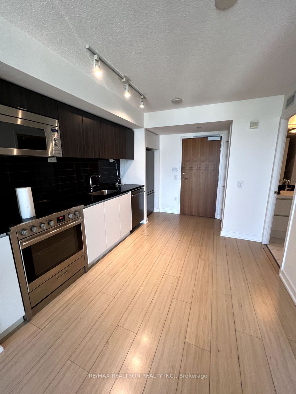 85 Queens Wharf Road 1211, Toronto, ON M5V 0J9 photo 2