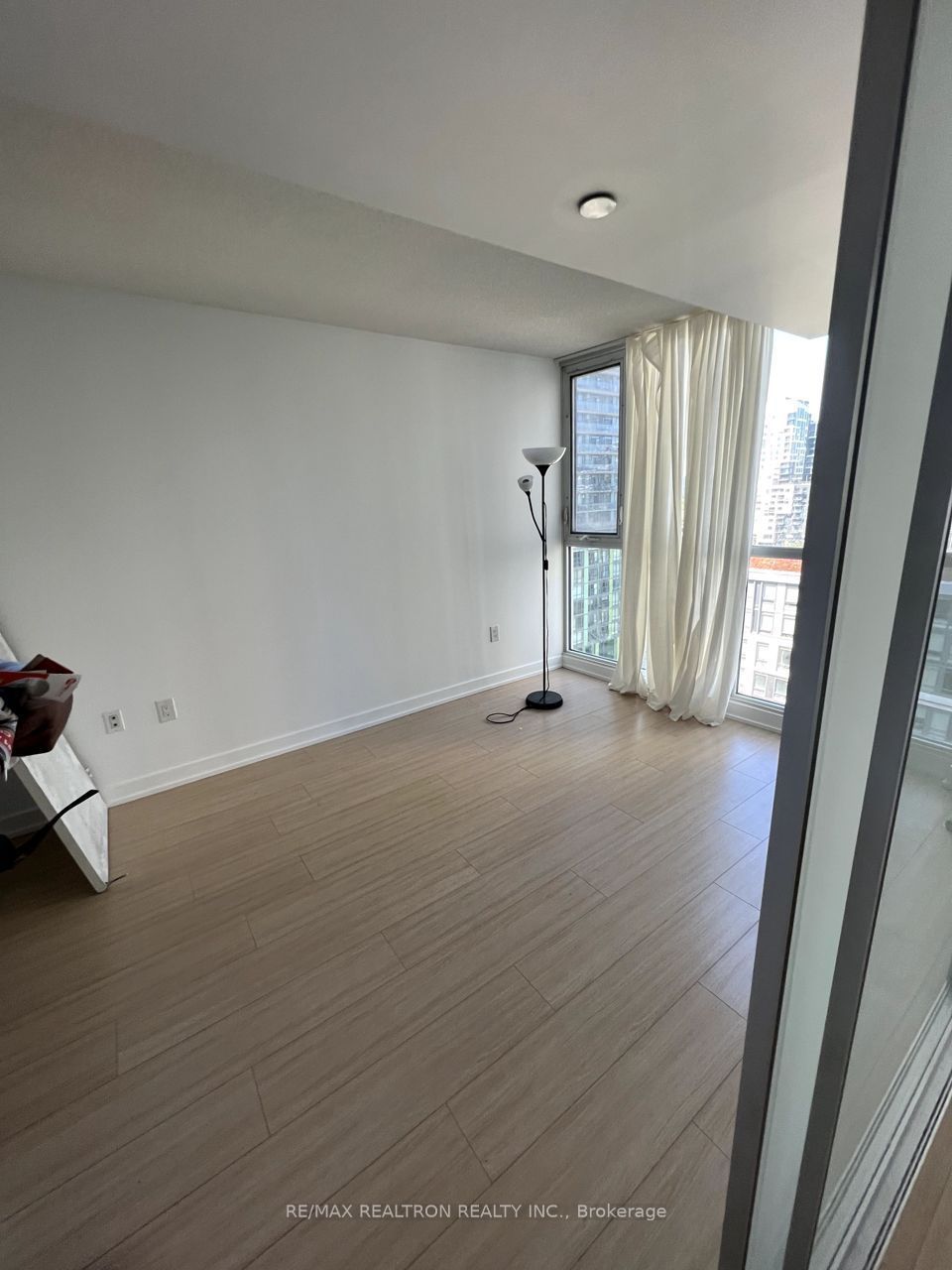 85 Queens Wharf Road 1211, Toronto, ON M5V 0J9 photo 4