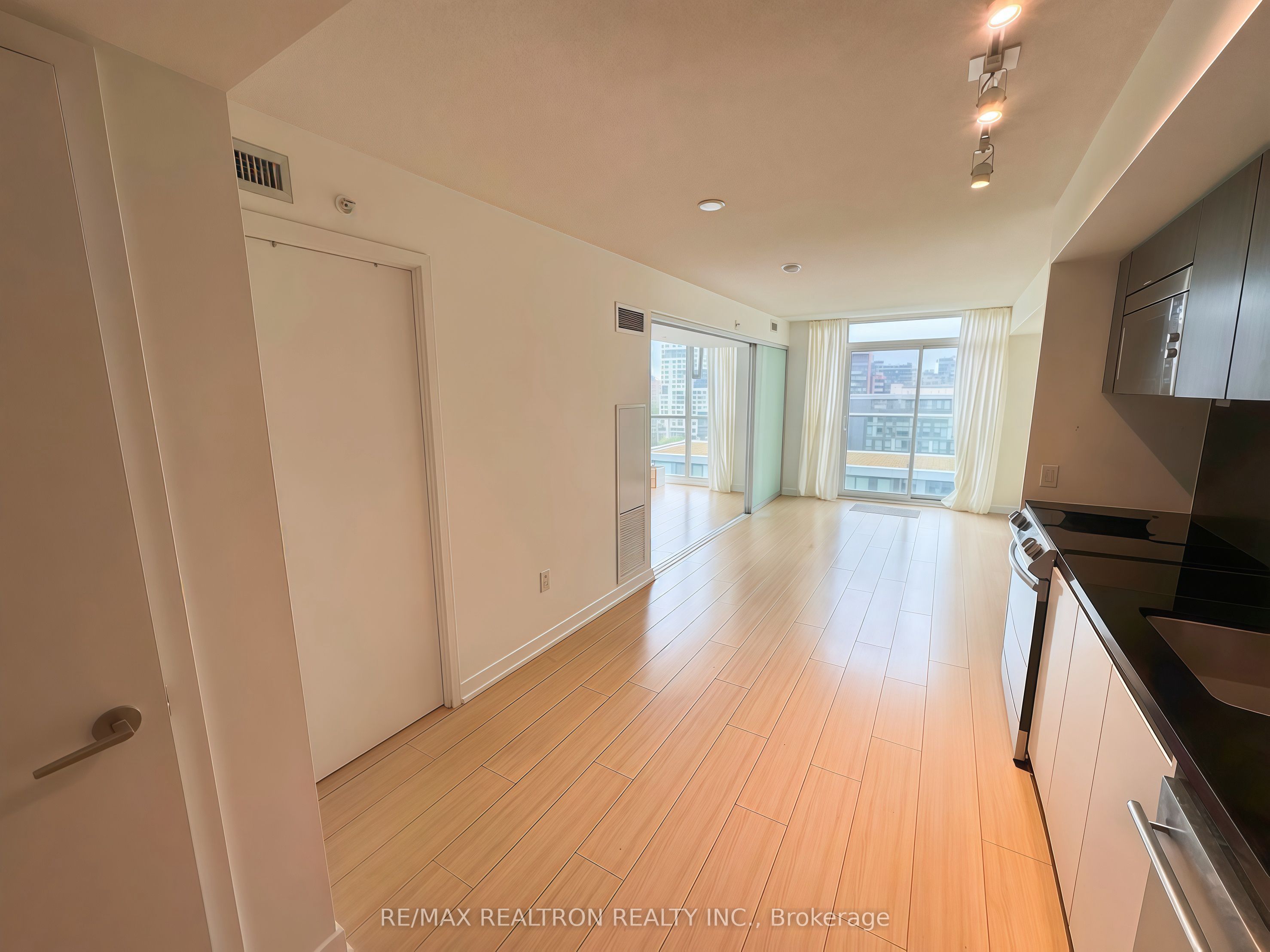 85 Queens Wharf Road 1211, Toronto, ON M5V 0J9 photo 5