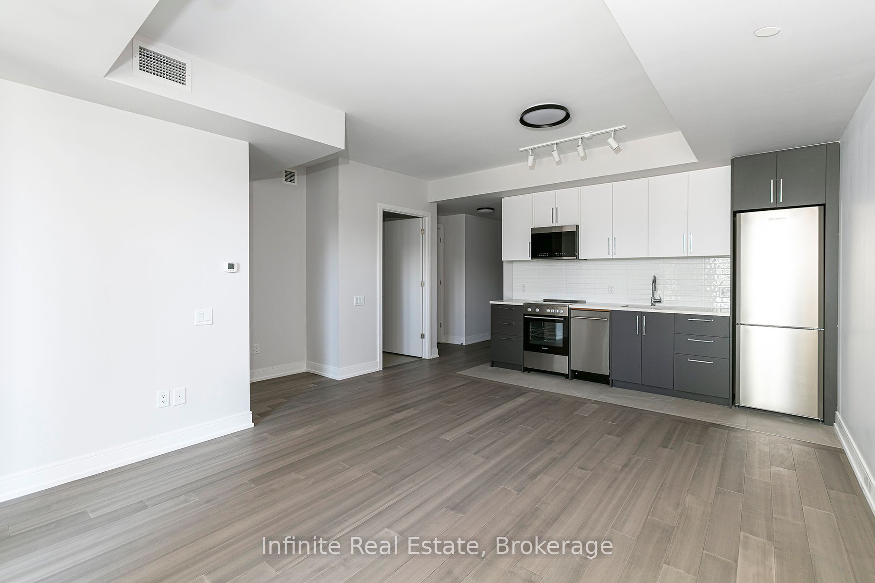 664 Spadina Avenue 301, Toronto, ON M5S 2H7