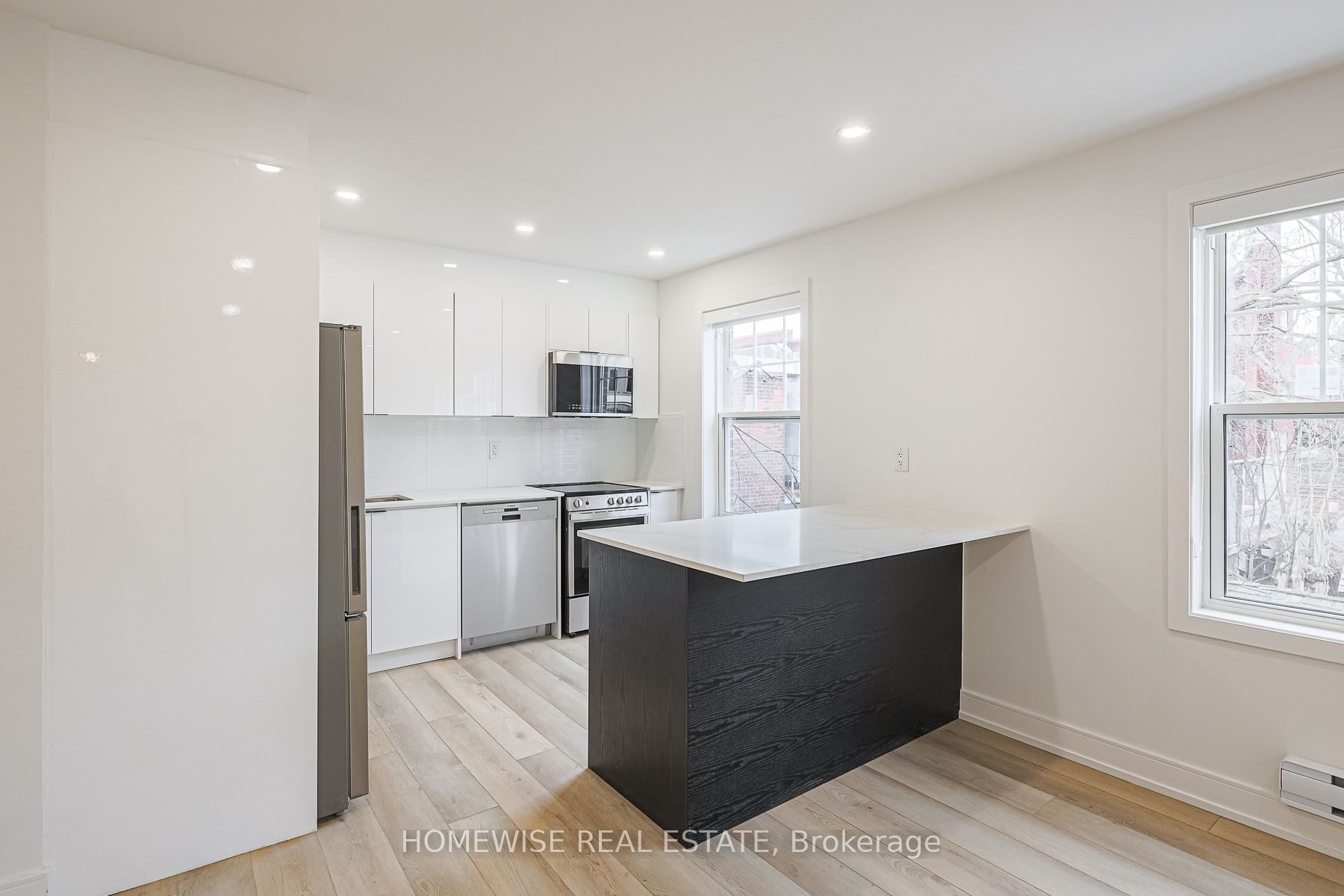 383 Spadina Road 2, Toronto, ON M5P 2W1