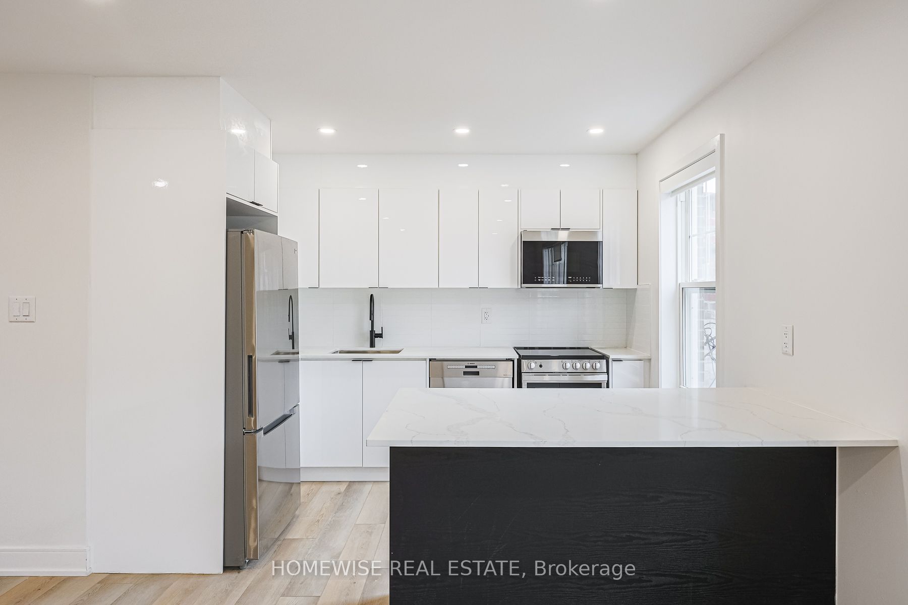 383 Spadina Road 2, Toronto, ON M5P 2W1 photo 2