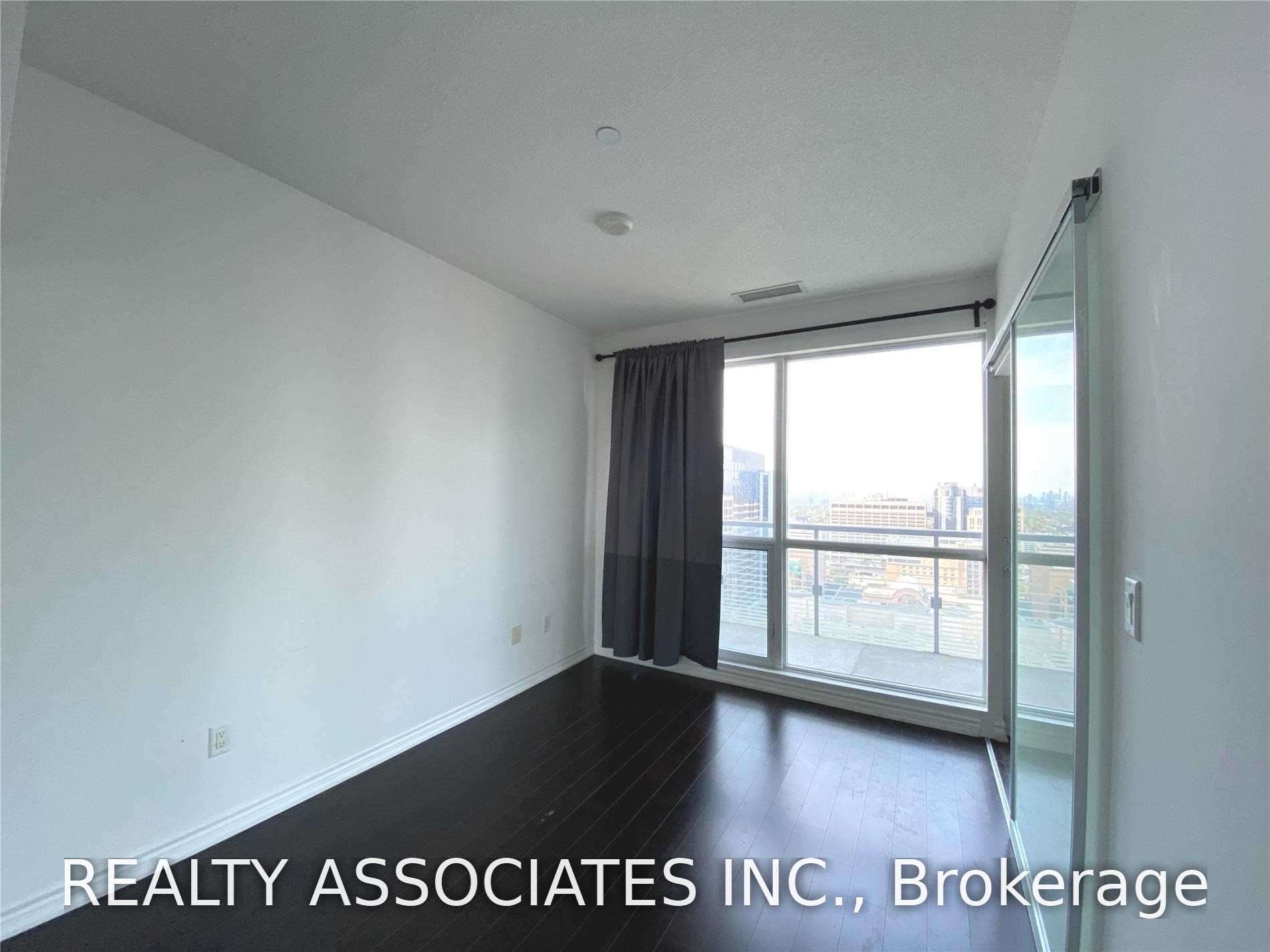 386 Yonge Street 2813, Toronto, ON M5B 0A5 photo 4