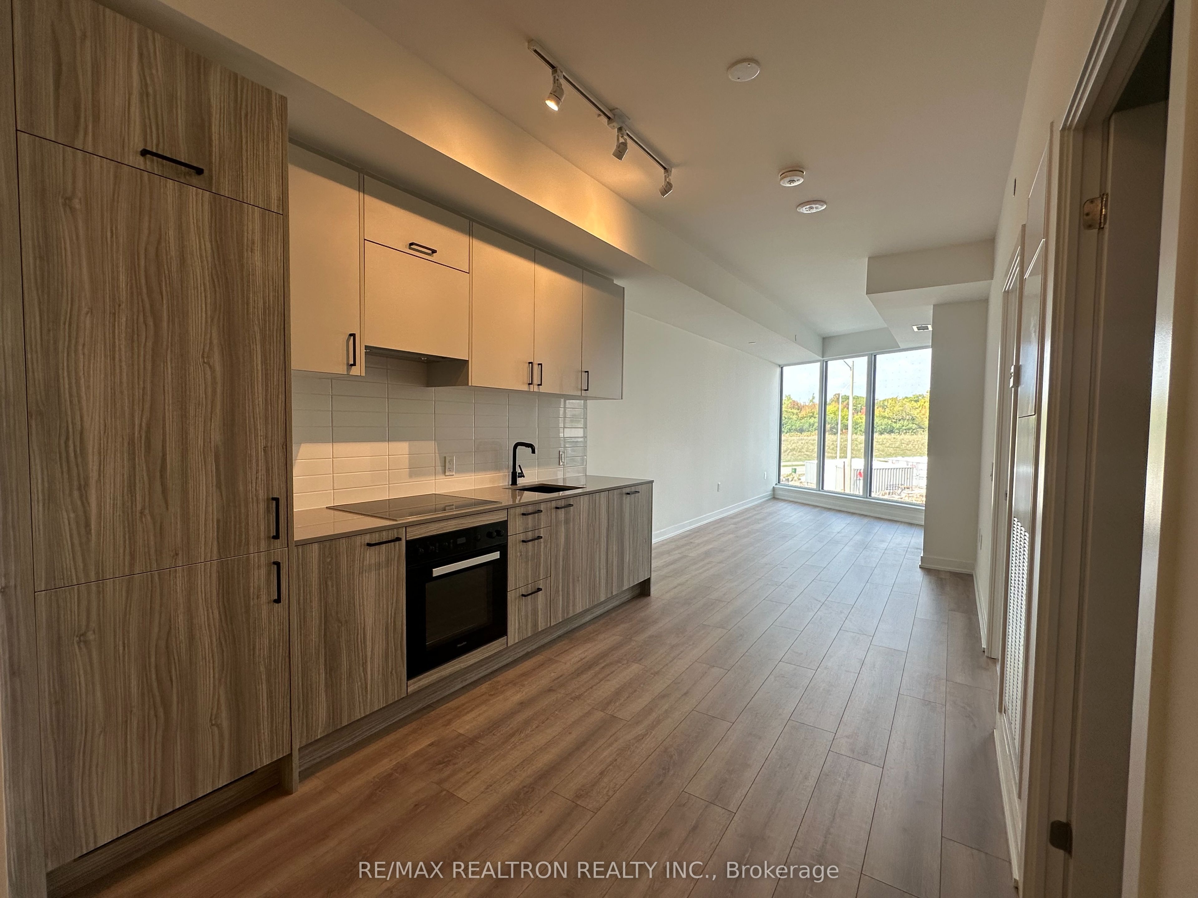 1 Kyle Lowry Road 217, Toronto, ON M3C 1H7 photo 3