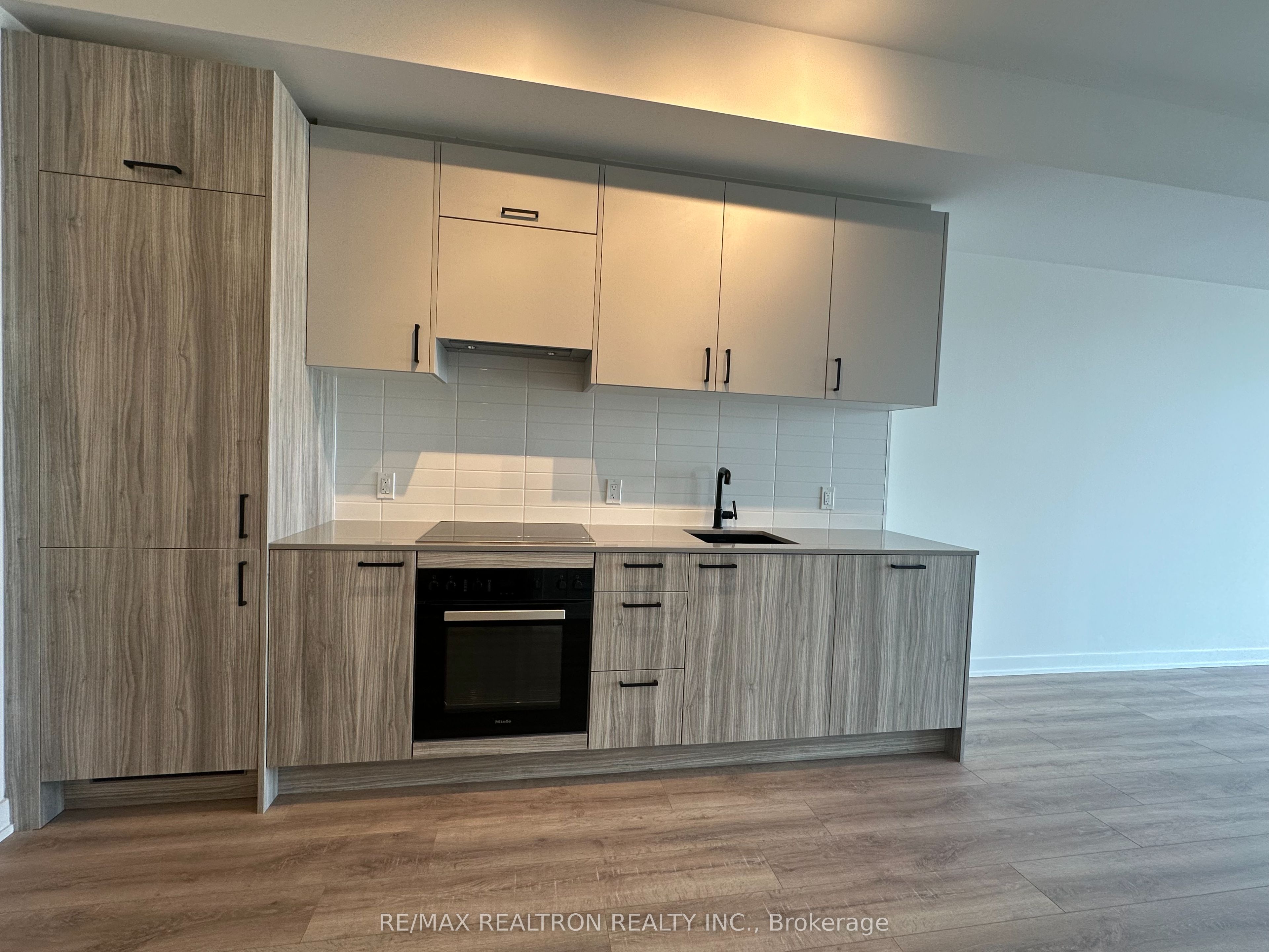 1 Kyle Lowry Road 217, Toronto, ON M3C 1H7 photo 5
