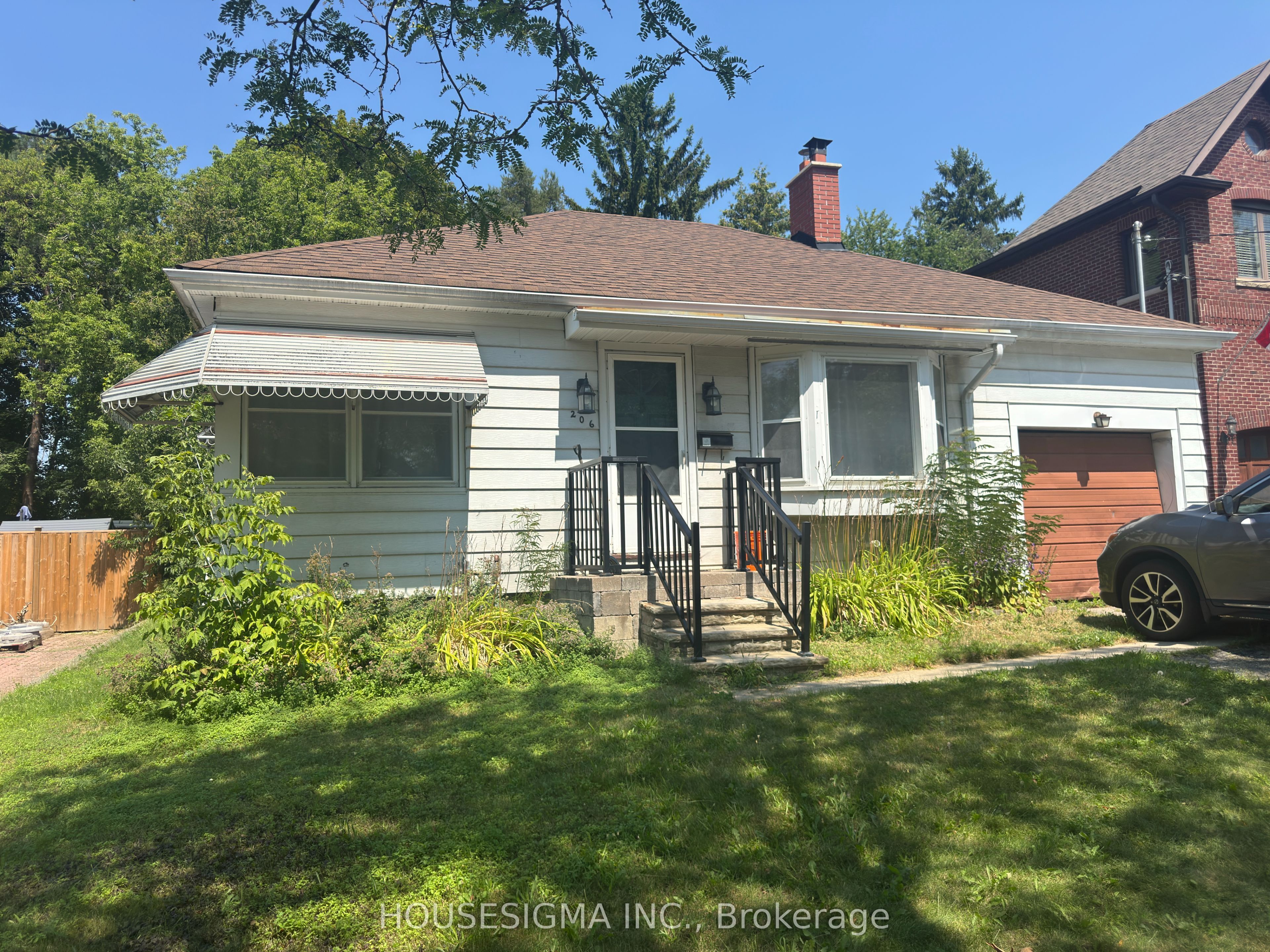 206 Burnett Avenue Main, Toronto, ON M2N 1V8