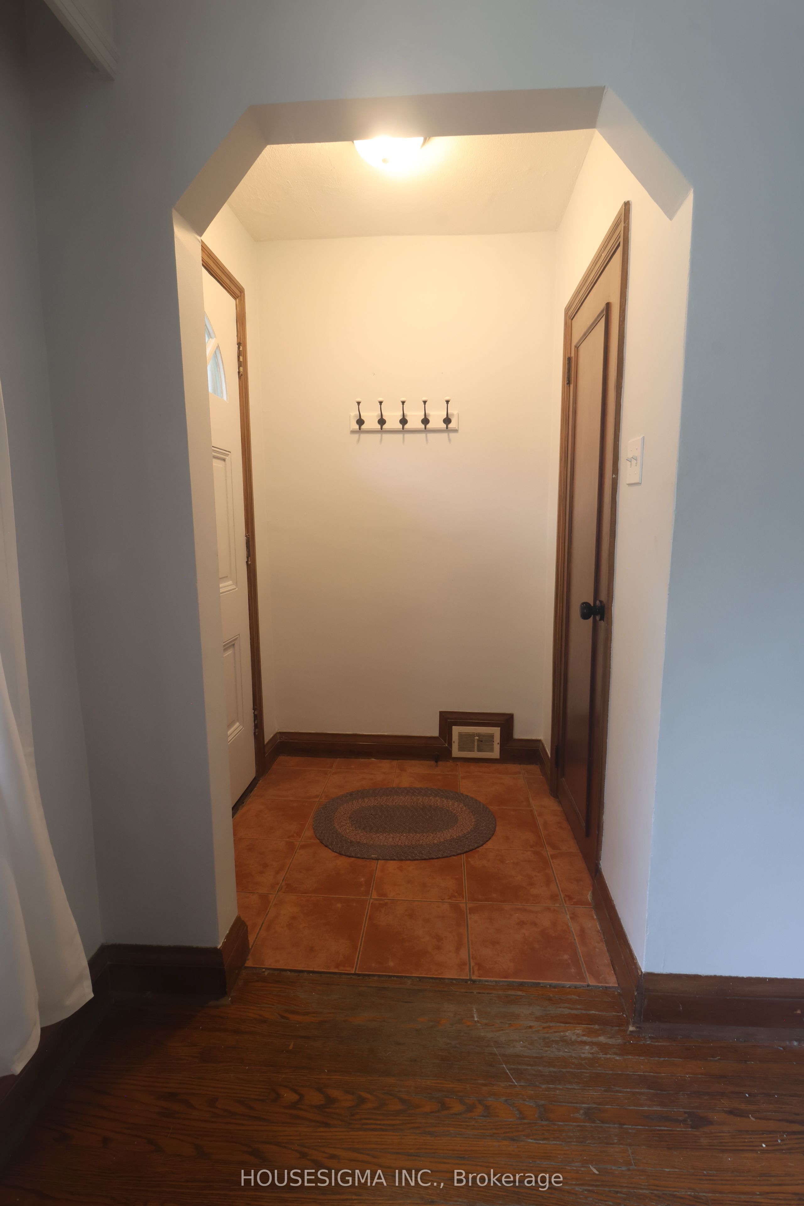 206 Burnett Avenue Main, Toronto, ON M2N 1V8 photo 3